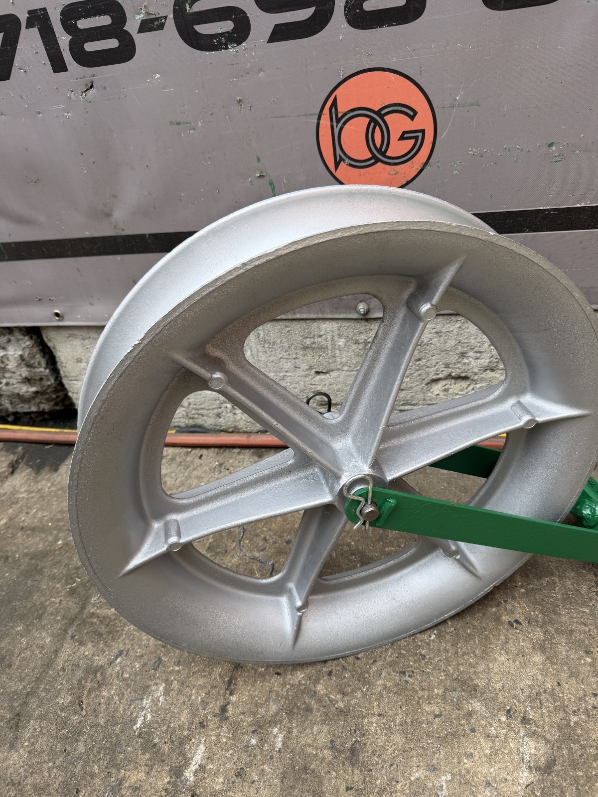 Greenlee 653 24 inch 4000 lbs Cable Puller Sheave, Hook Great Shape