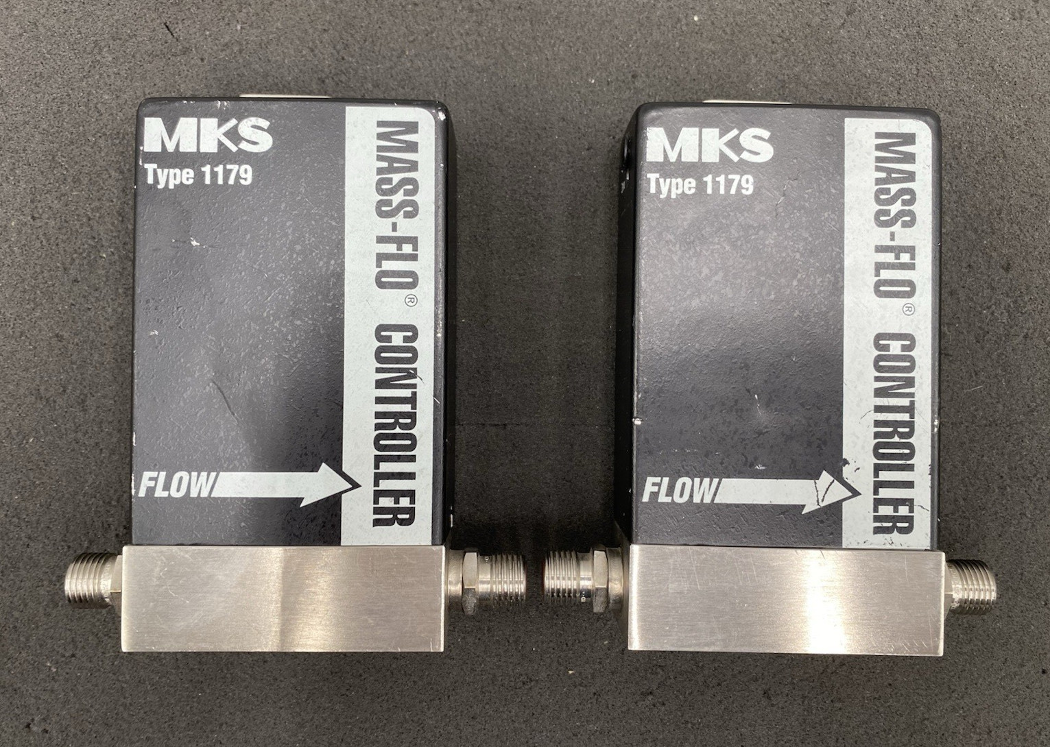 LOT OF 2 MKS MASS-FLO CONTROLLER 1179 1179A23CG1BV
