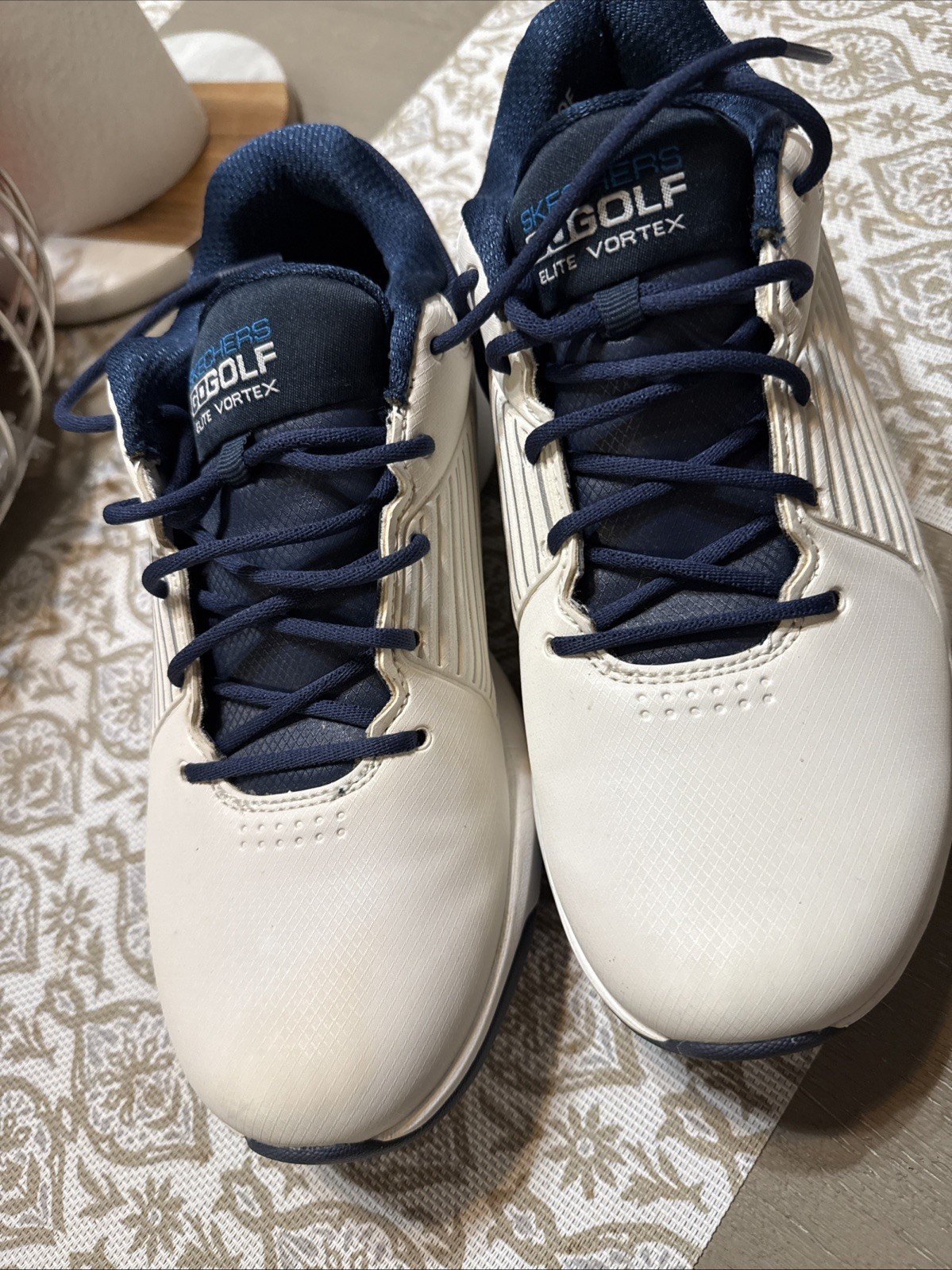 Skechers golf shoes for men.       Size 7.5