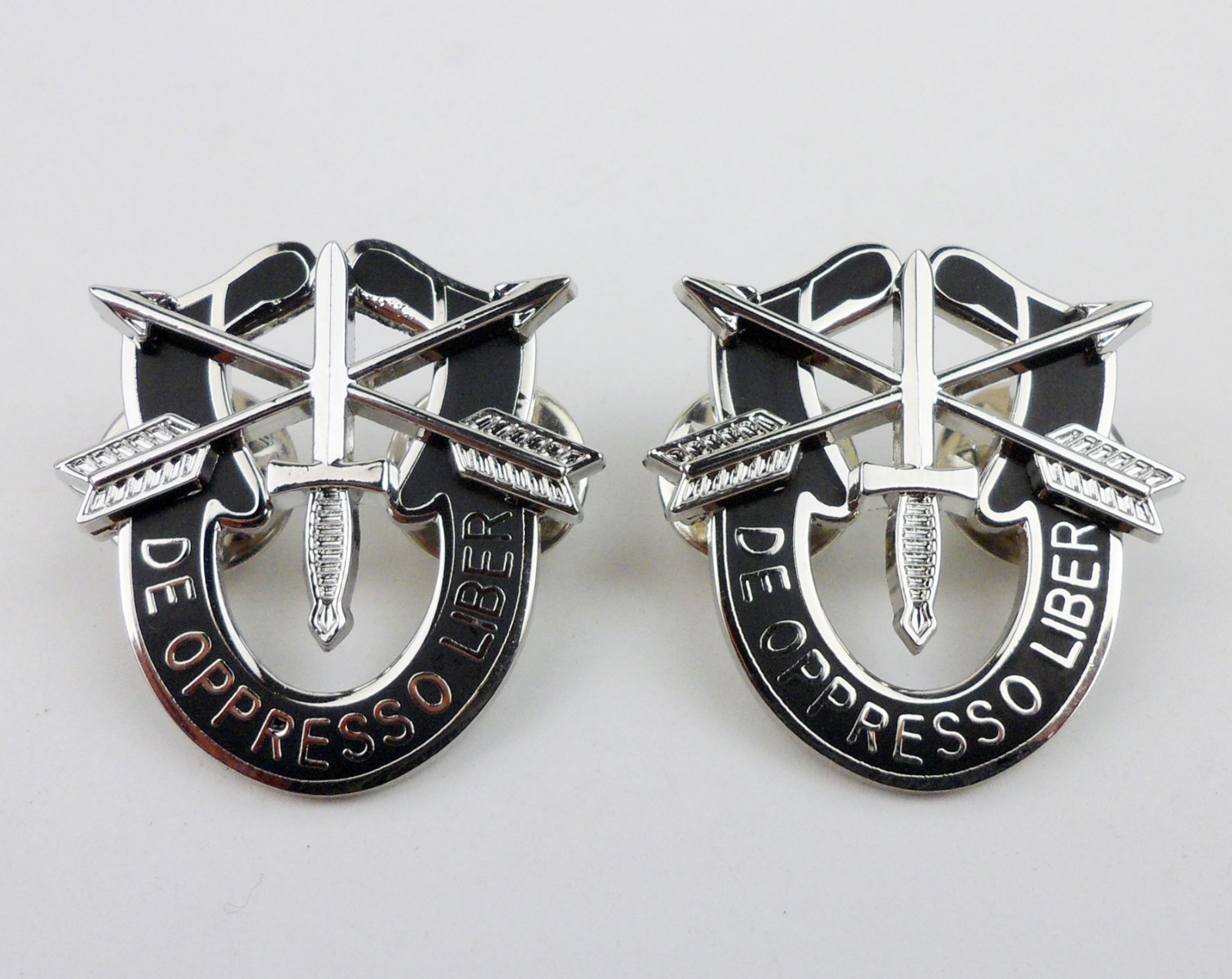 PAIR US Army Special Force Green Berets Badge Pins