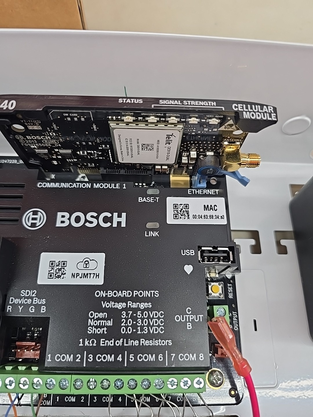 BOSCH B3512 COMPLETE KIT WITH A B440 CELLULARMODULE ,TRANSFORMER,KEYPAD, ANTENNA