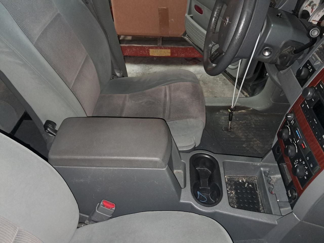 Driver Left Front Spindle/Knuckle Fits 04-09 DURANGO 1516512