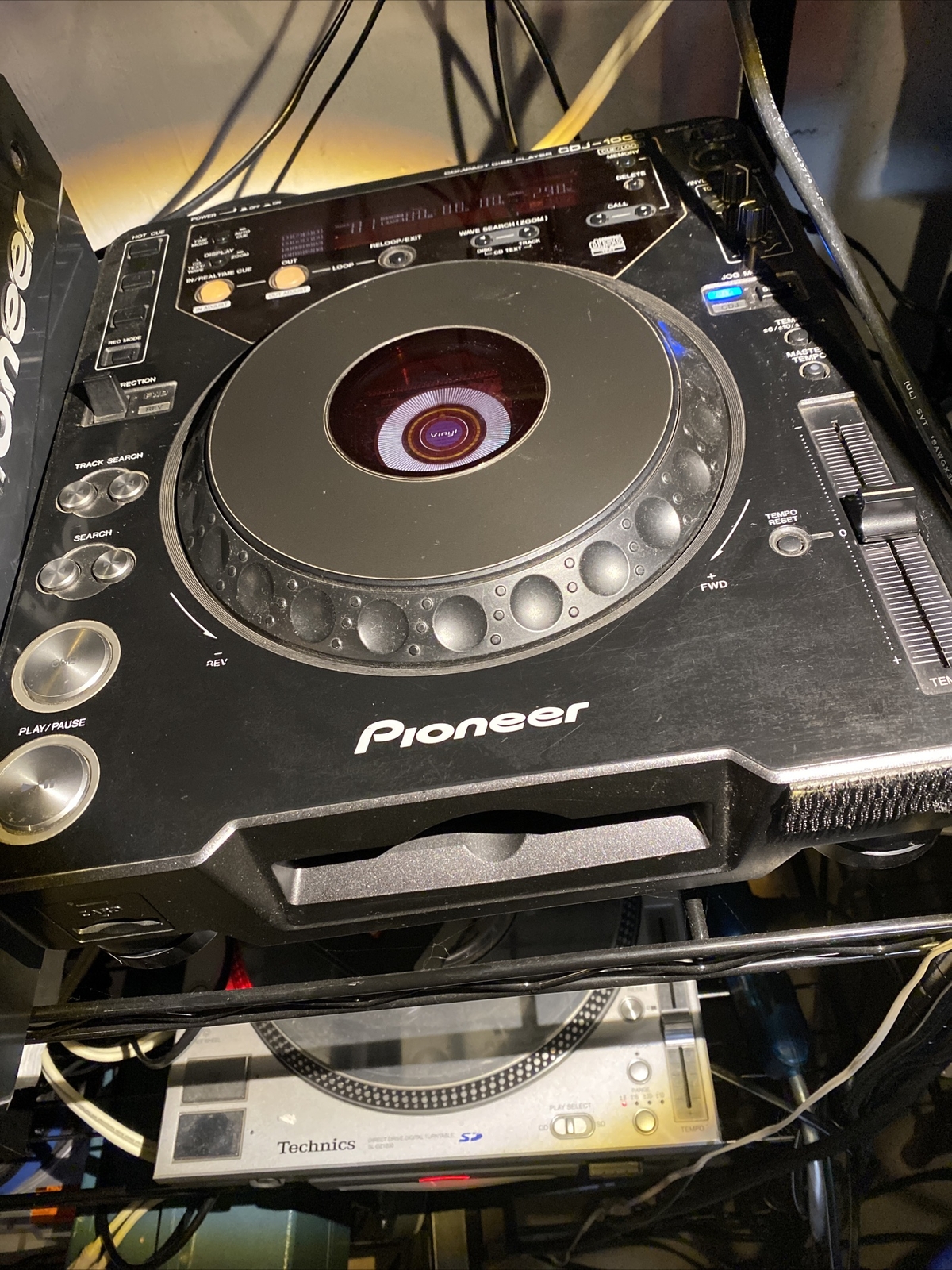 Pioneer CDJ 1000 CD Pro DJ turntable CD Spin Make Beats Looper Loop Fun
