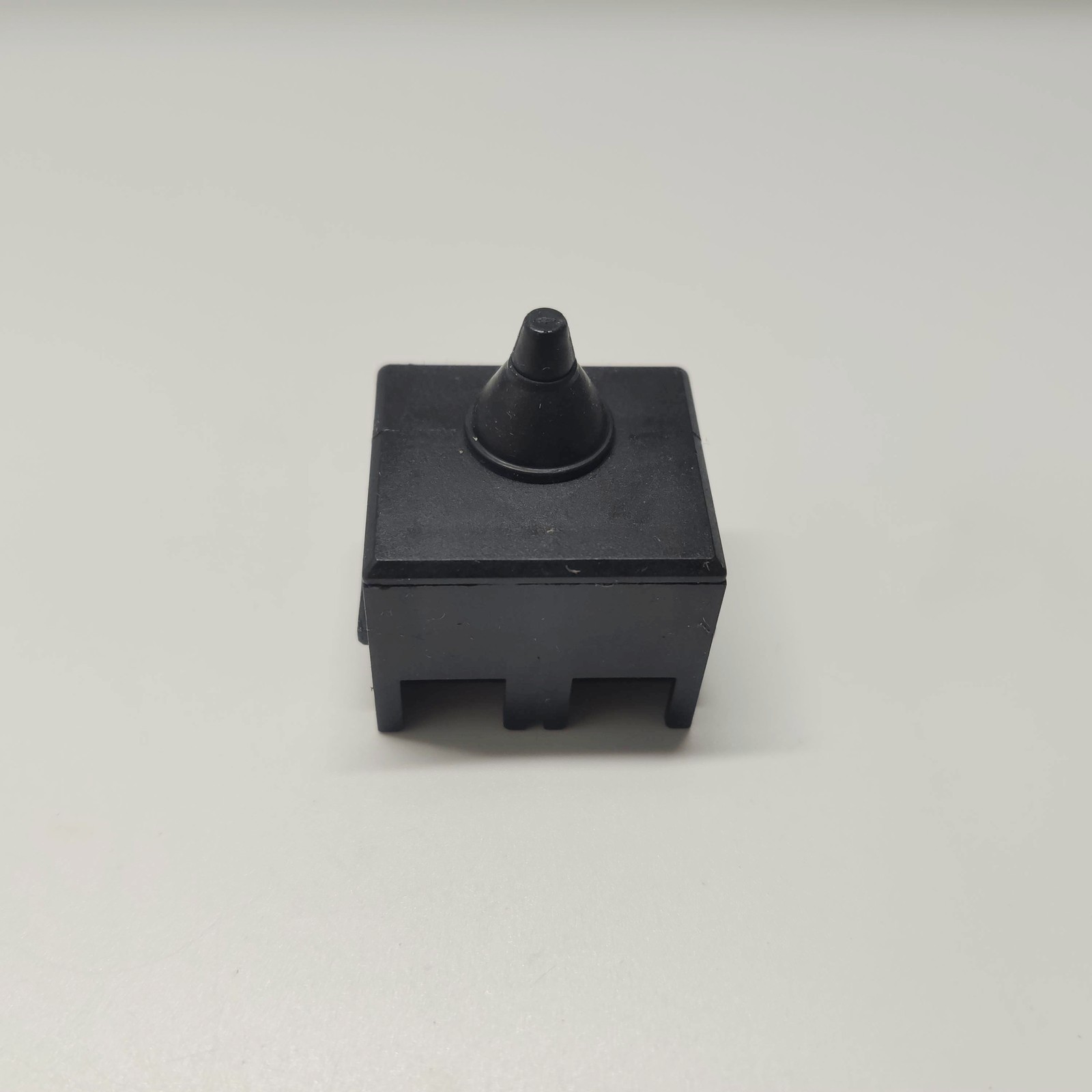 1pc For  1246 R139 8(8)A 250V AC 5E4 Pushbutton Switch
