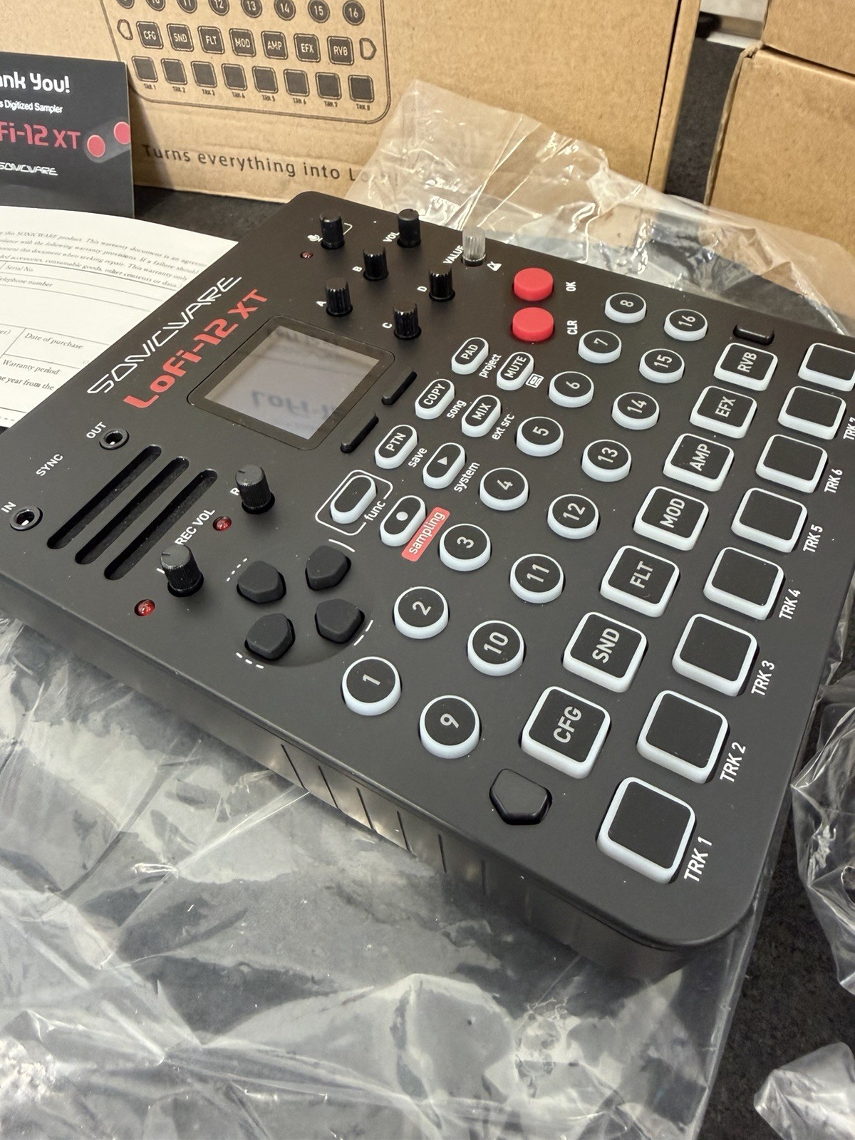 🔥Sonicware Lofi-12 XT Low-Res Digitized Sampler - Black - NEW🔥
