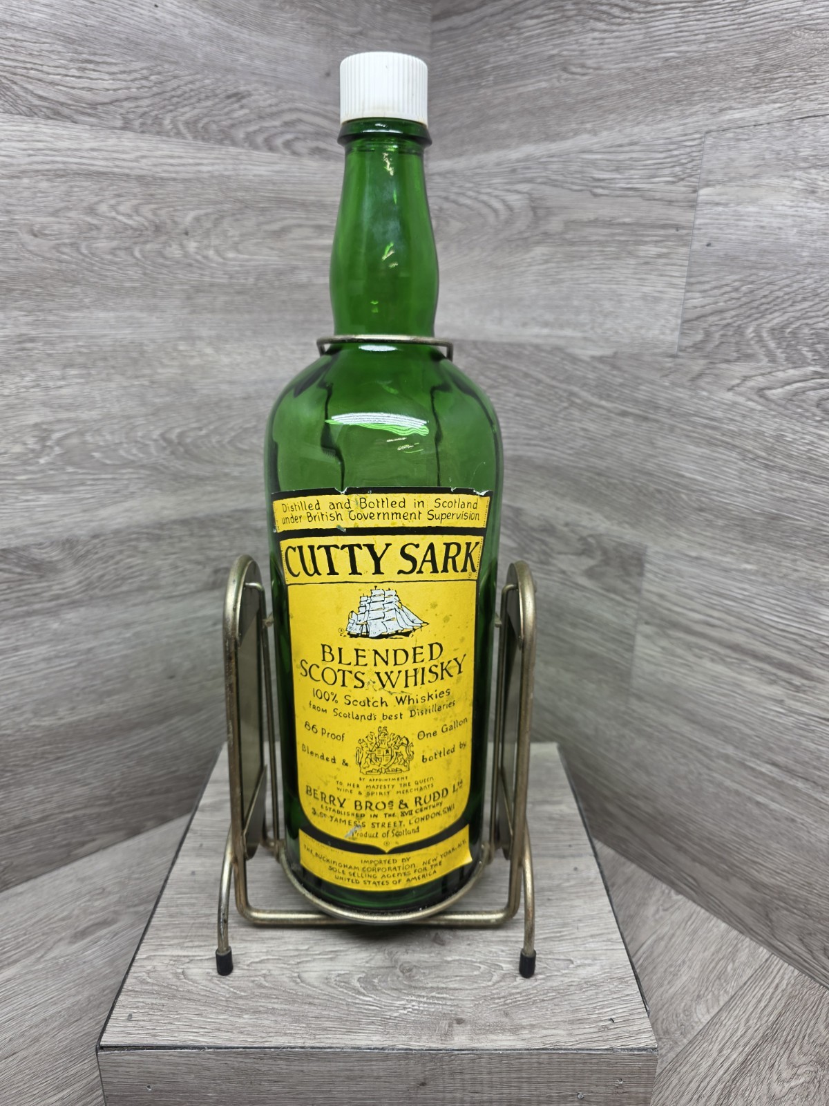 Vintage Cutty Sark 1 Gallon Scotch Whisky Bottle Metal Swing Cradle Dispenser