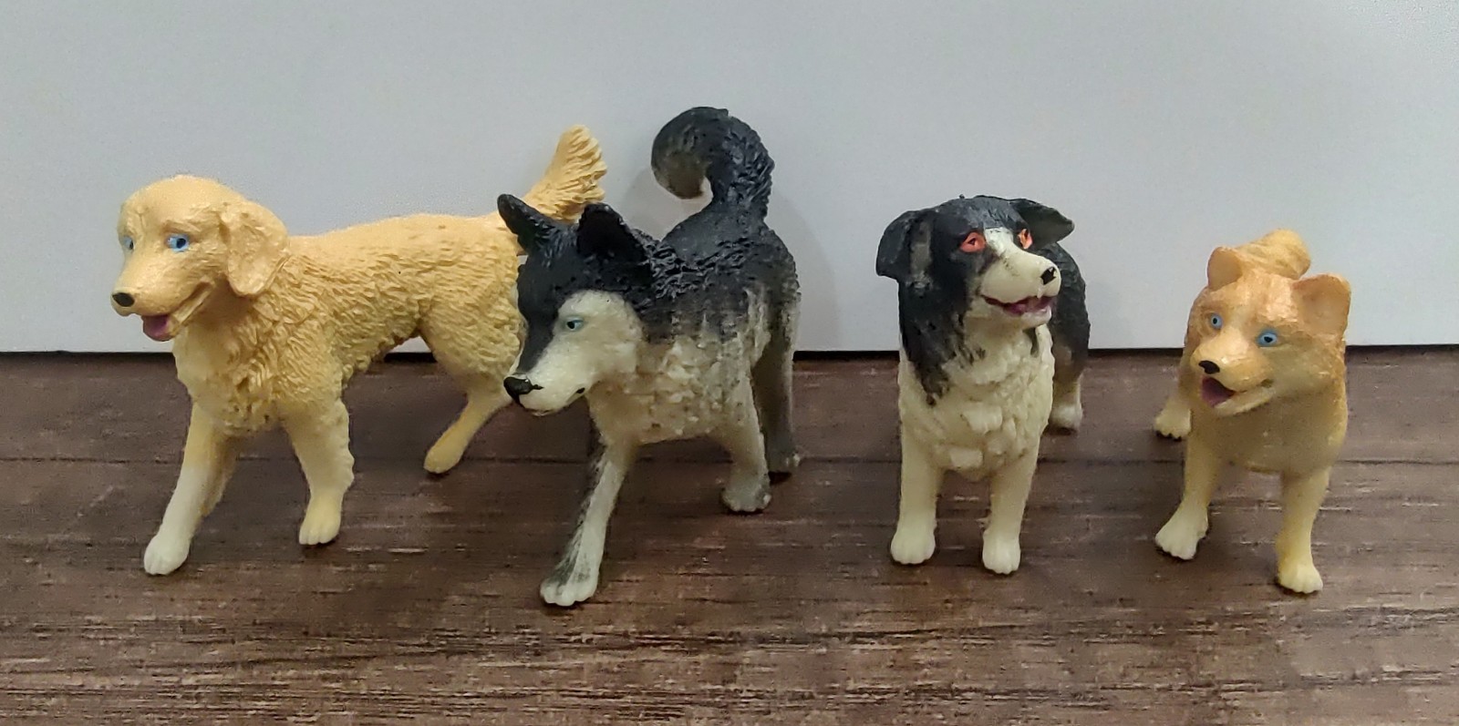 Lot Of 4 Toy Dog Figures For Farm Set Plastic Diorama Golden Retriever Husky B2