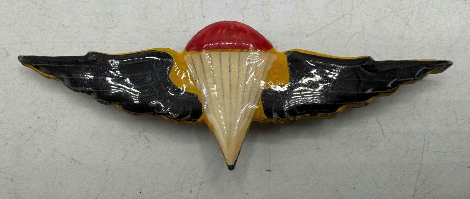 Vintage Saddam era Iraqi Army Airborne Paratrooper Wings Enameled Pin Badge