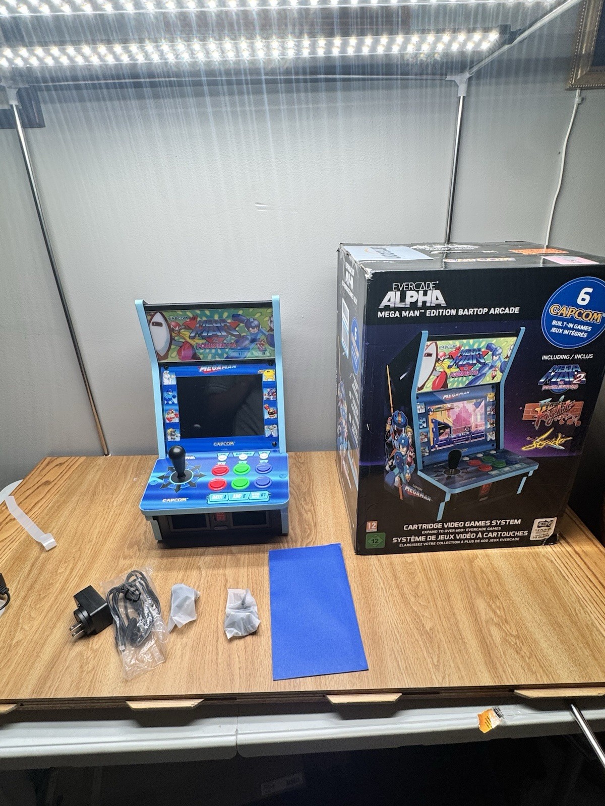 Evercade Alpha Mega Man Edition Bartop Arcade 6 Built-in Capcom Games Open Box