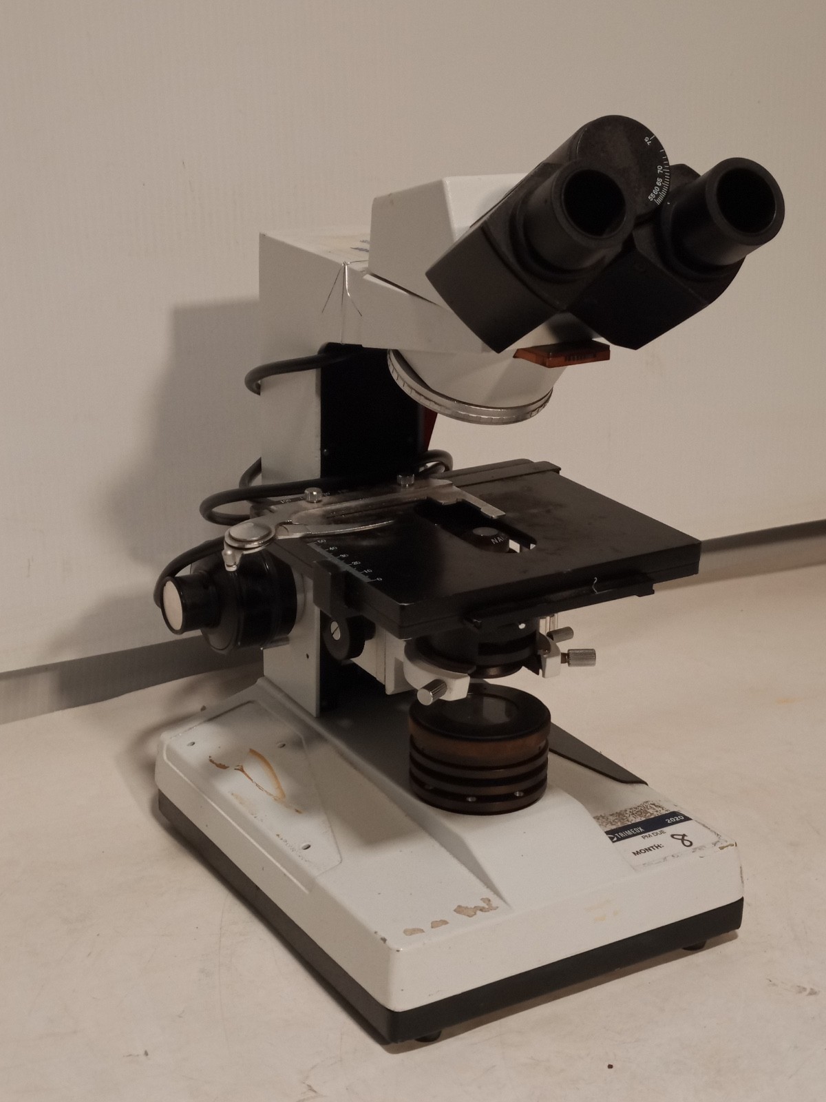 Baxter Scientific Products M4000 Binocular Laboratory Microscope, Sold For Parts