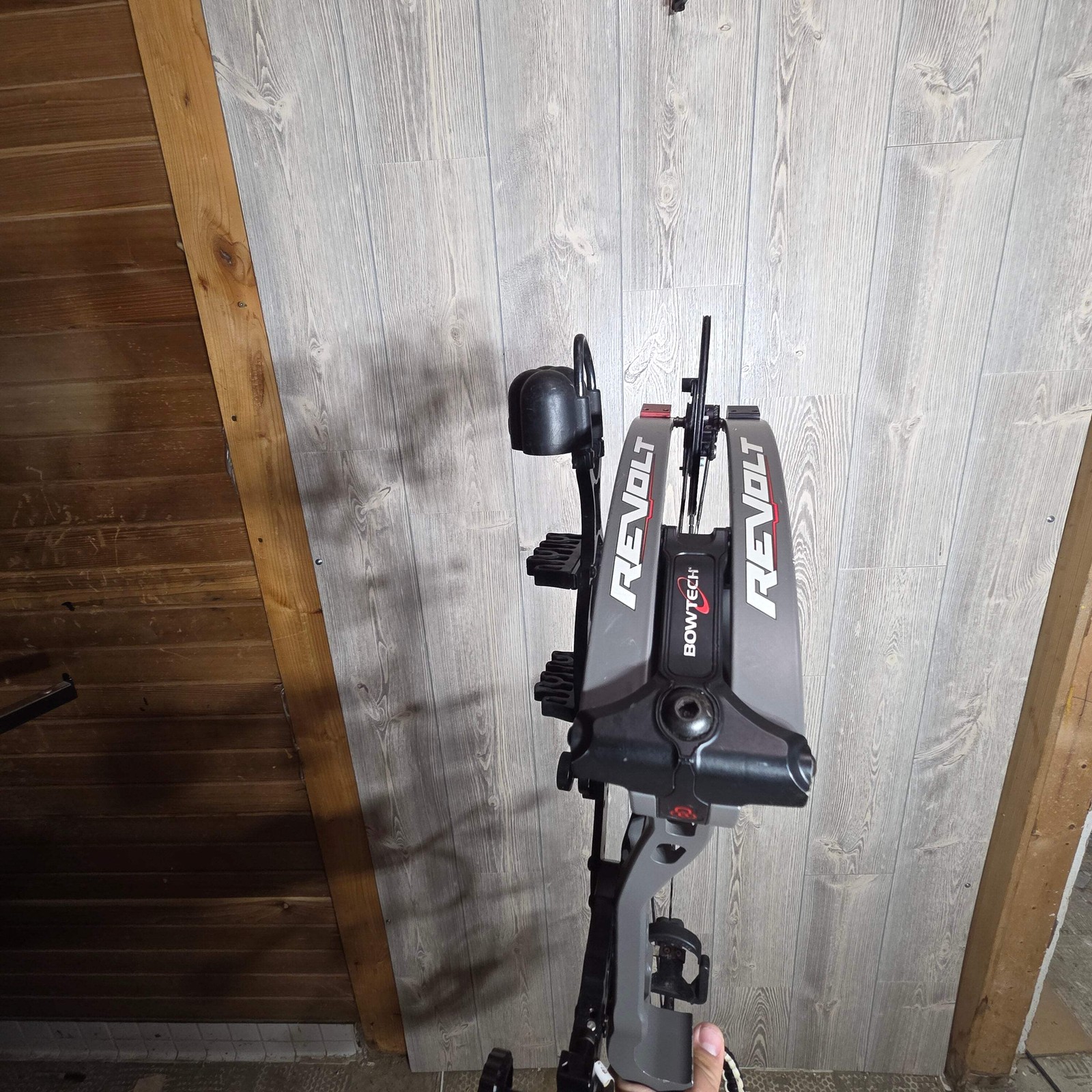 Used Bowtech Revolt 30" 70lb RH Gray Bow
