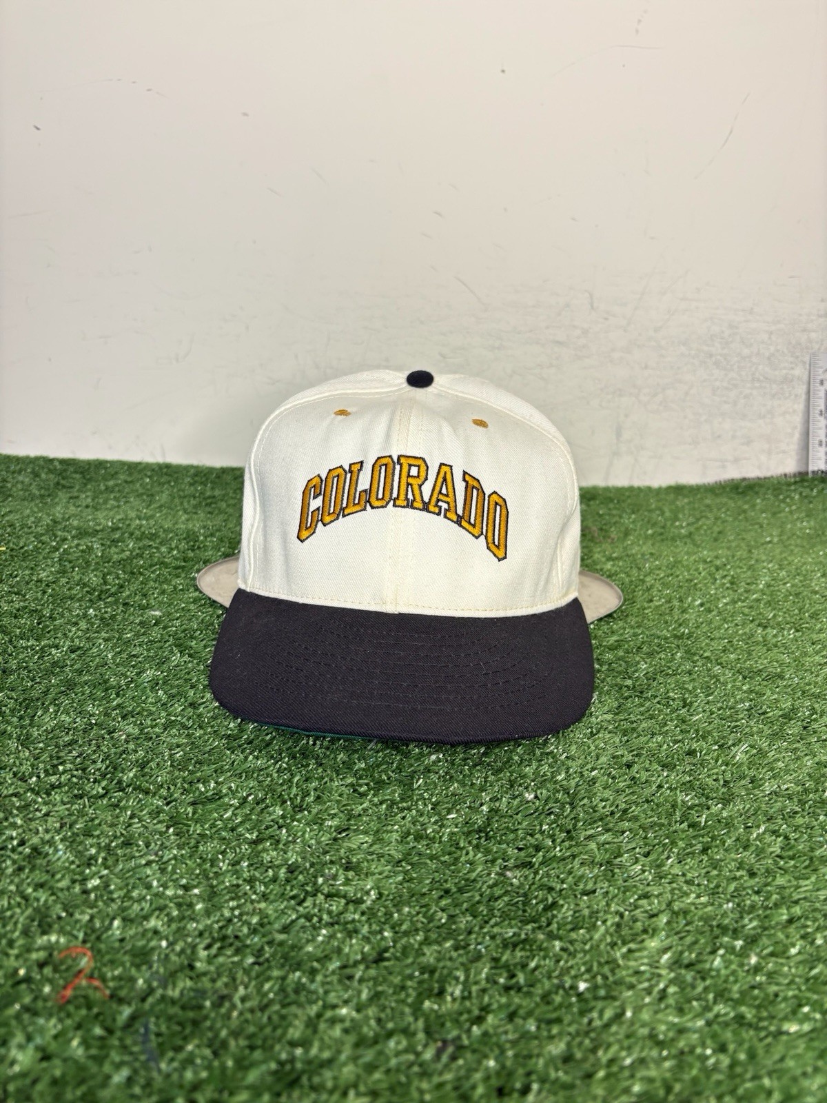Vintage Colorado Buffaloes hat cap snap back white black football arch mens 90s