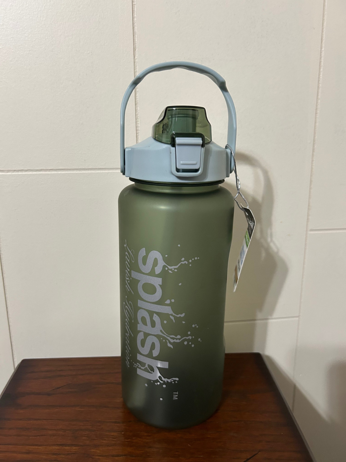 Splash Plastic Bottle 64oz Flip Cap w/ Lock & Handle Solid
