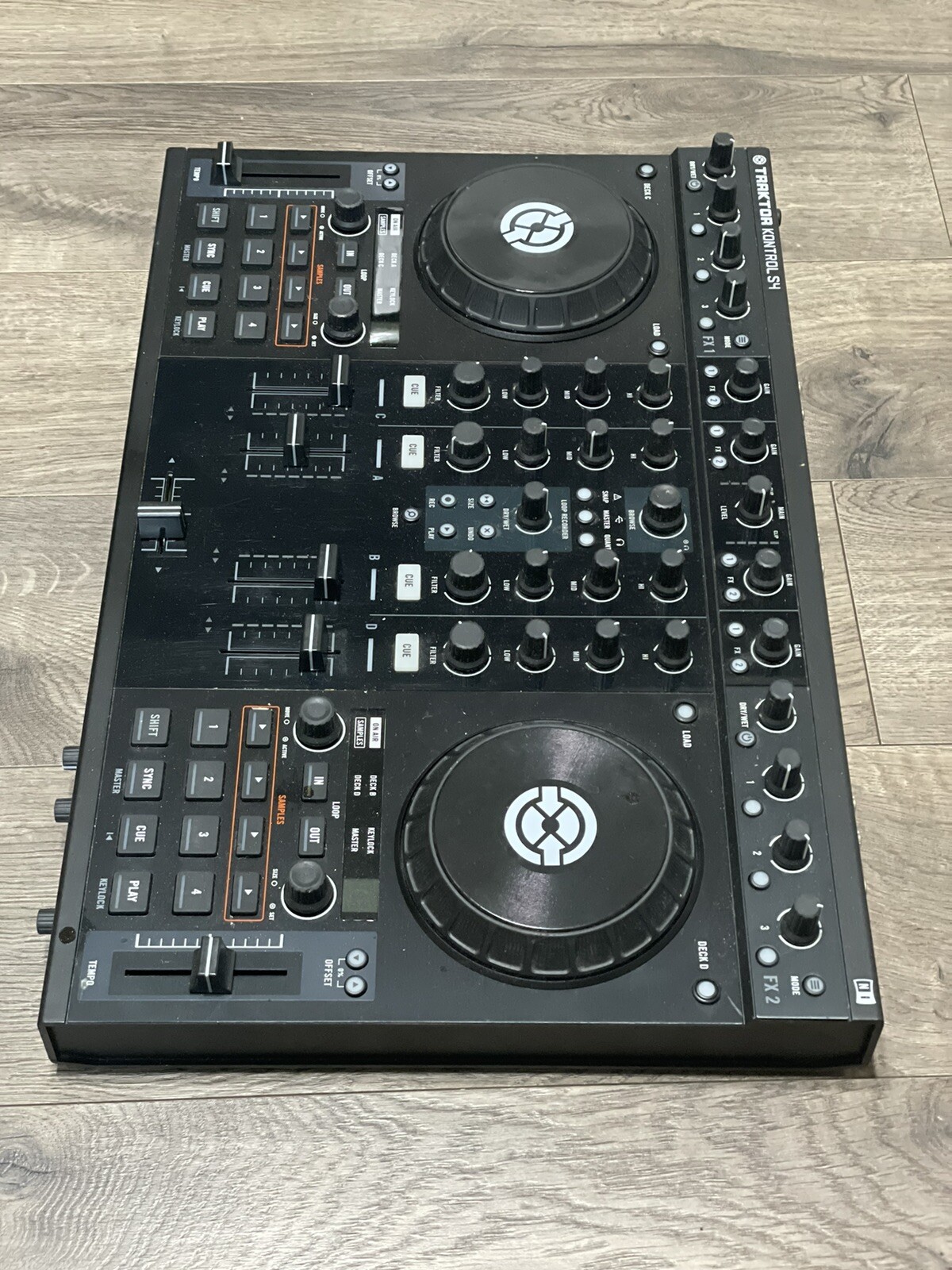 NATIVE INSTRUMENTS TRAKTOR KONTROL S4 DJ Controller NI Tractor Control