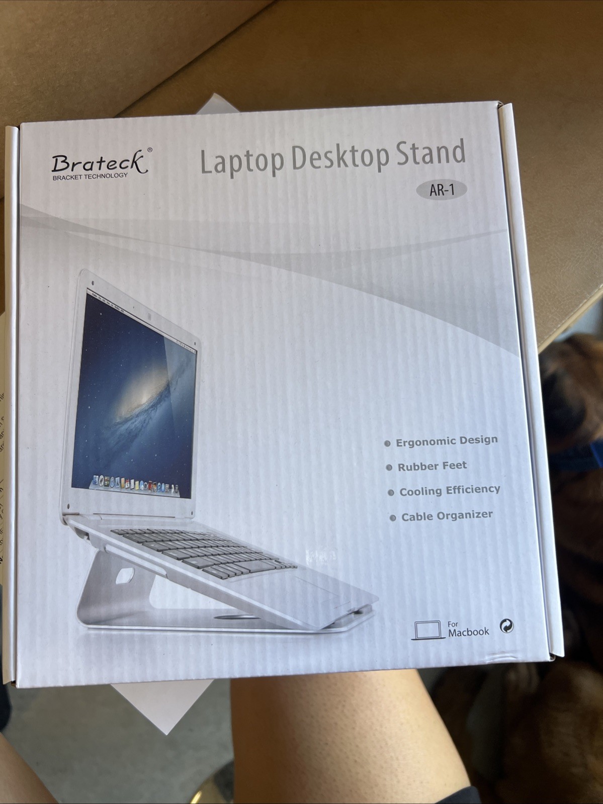 Brateck AR-1 Laptop Desktop Stand – Aluminum Alloy for MacBook / Universal