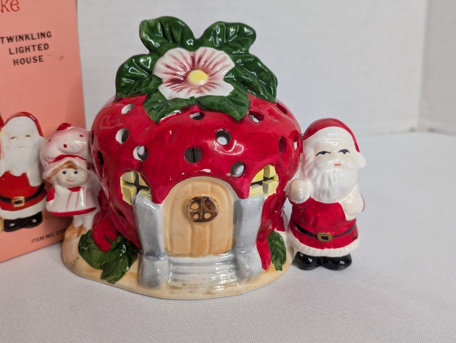 Vintage Santa Visits Strawberry Shortcake Lighted Ceramic House 1980 Read