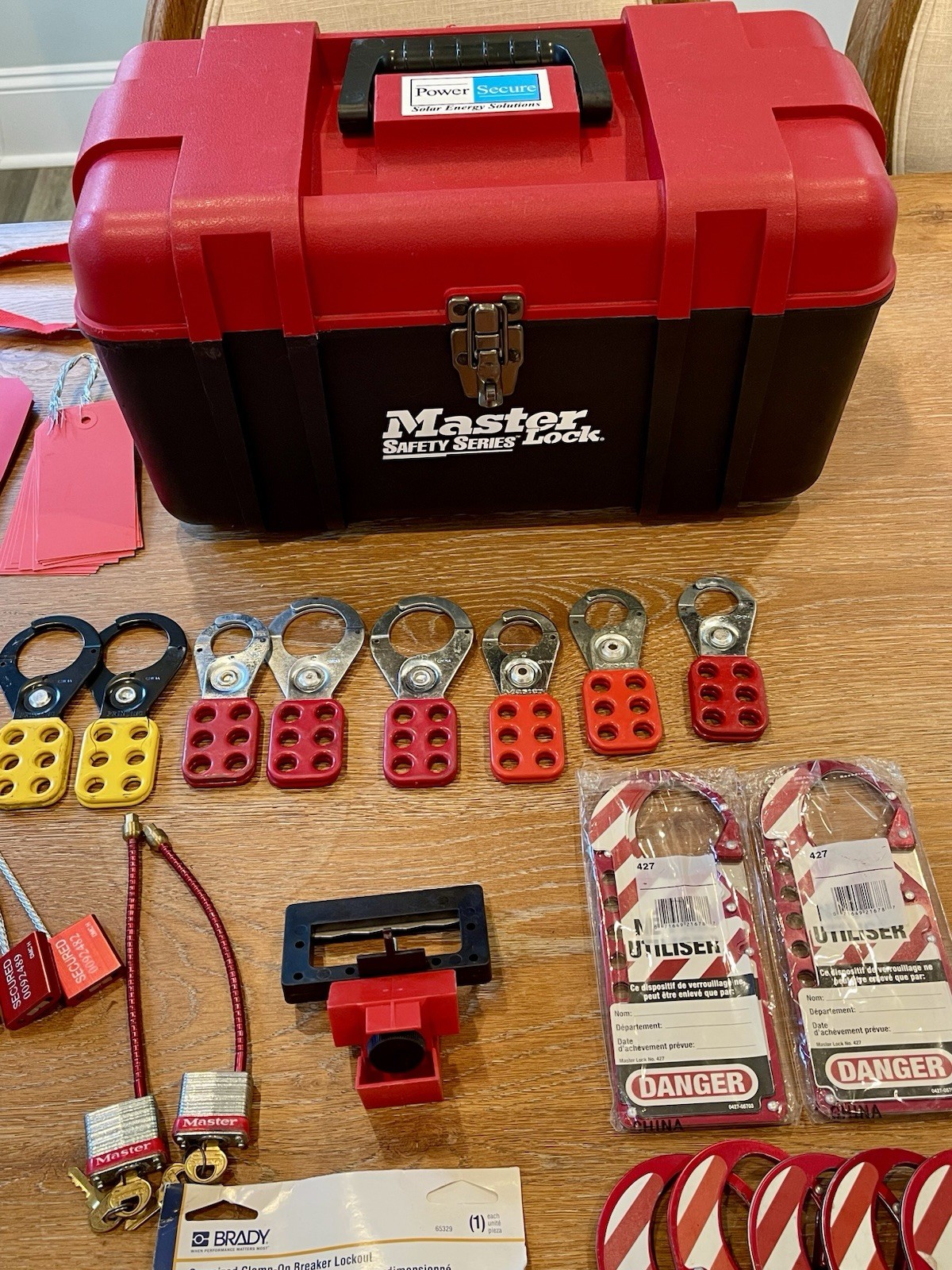Master Lock Electrical Lockout Kit with Case