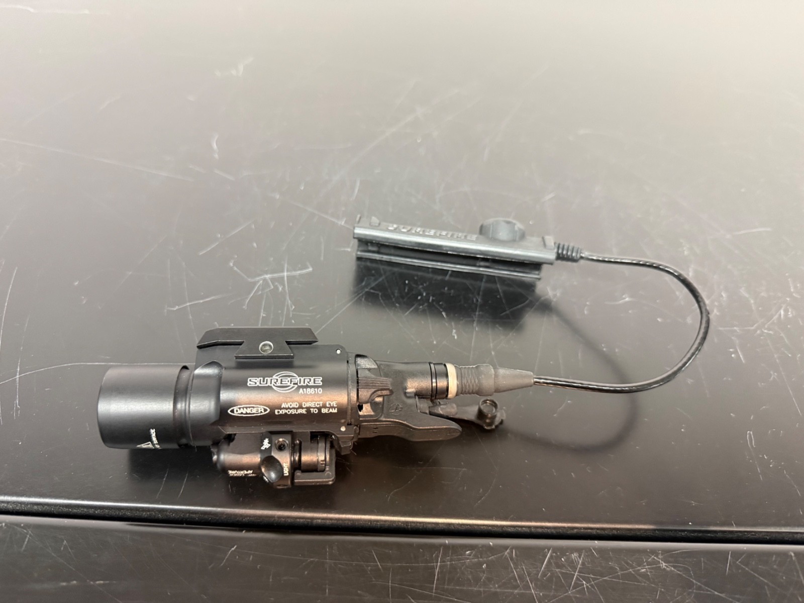 SureFire X400 LED Light with Red Laser / Pressure Switch