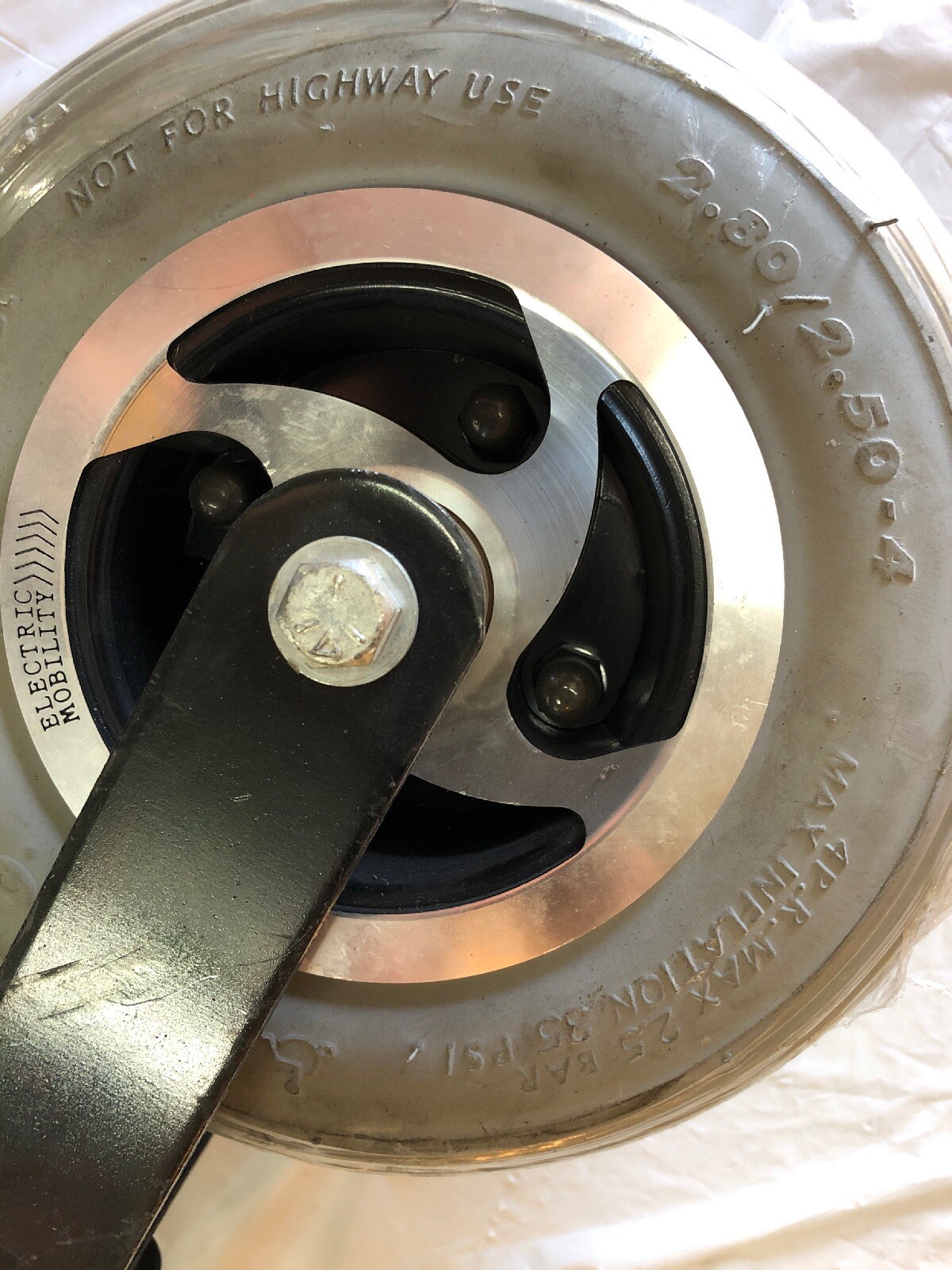 Rascal 600 Front Wheel Axle Asembly