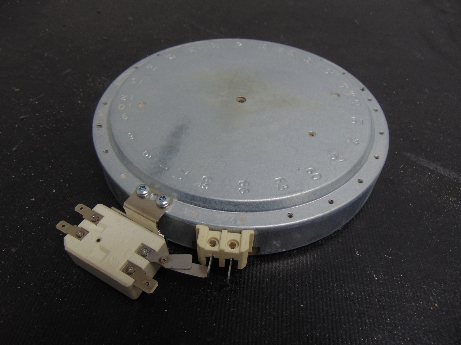 GE Range PB920DT1BB Surface Element 191D4162P002