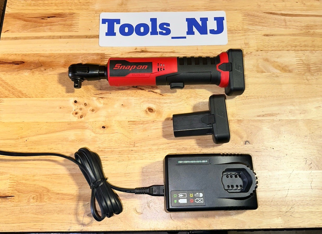 Snap-On 3/8” Dr Cordless BRUSHLESS Ratchet (RED) +2 Batt Nd CHARGER CTR861A