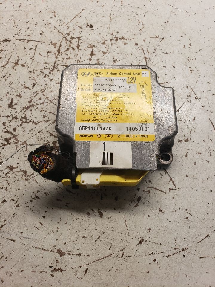 2005-2007 Kia Sportage Control Module ab Console Front OEM 1363273