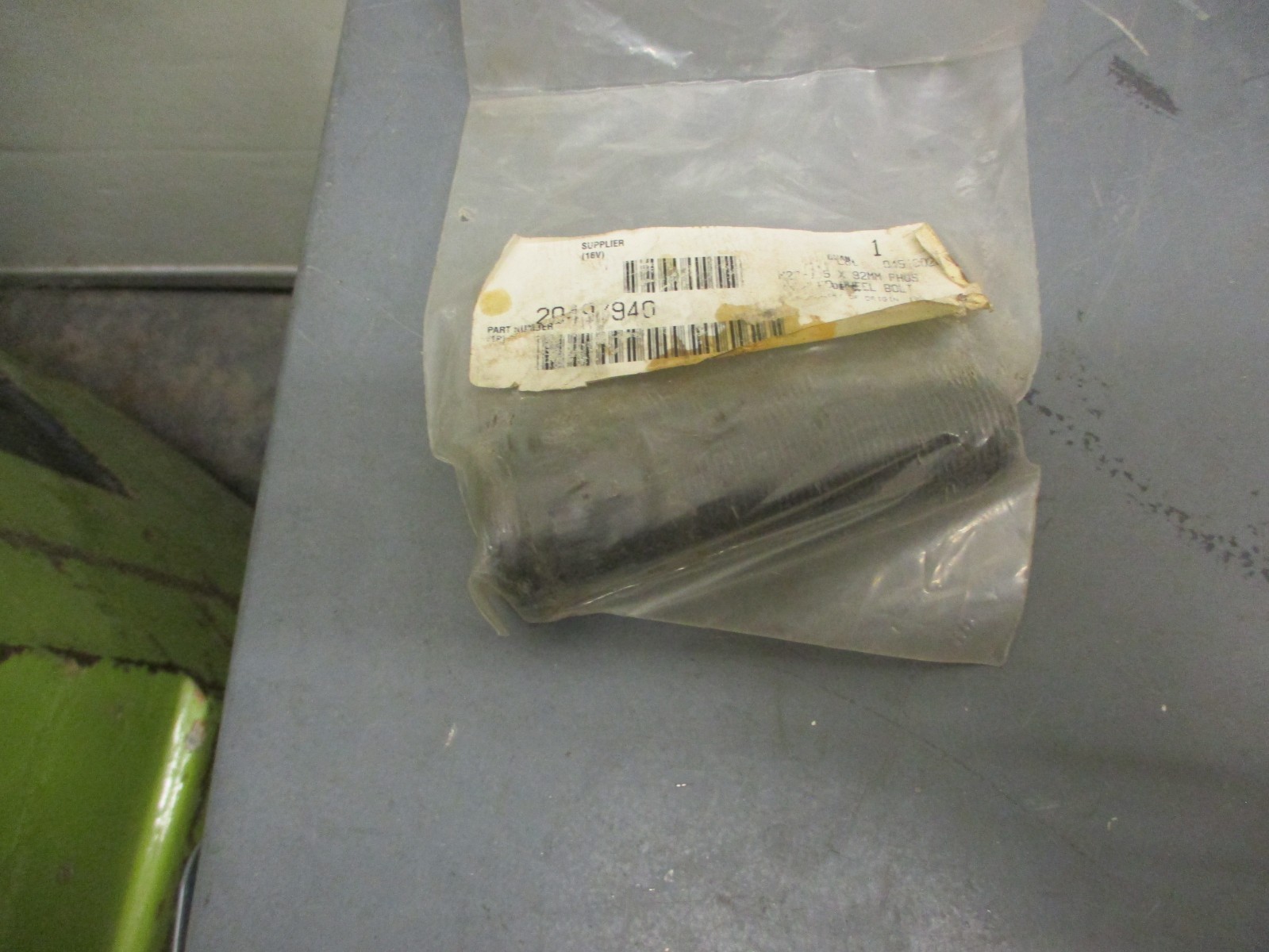 Mack Stud bolts 20497940