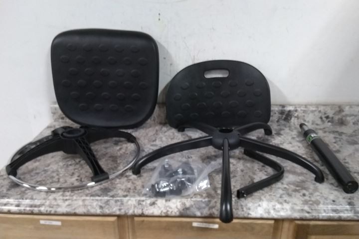 Shopsol 1010275 33-1/2 In Max Seat H 300 Lb Weight Capacity Black Shop Chair (C)