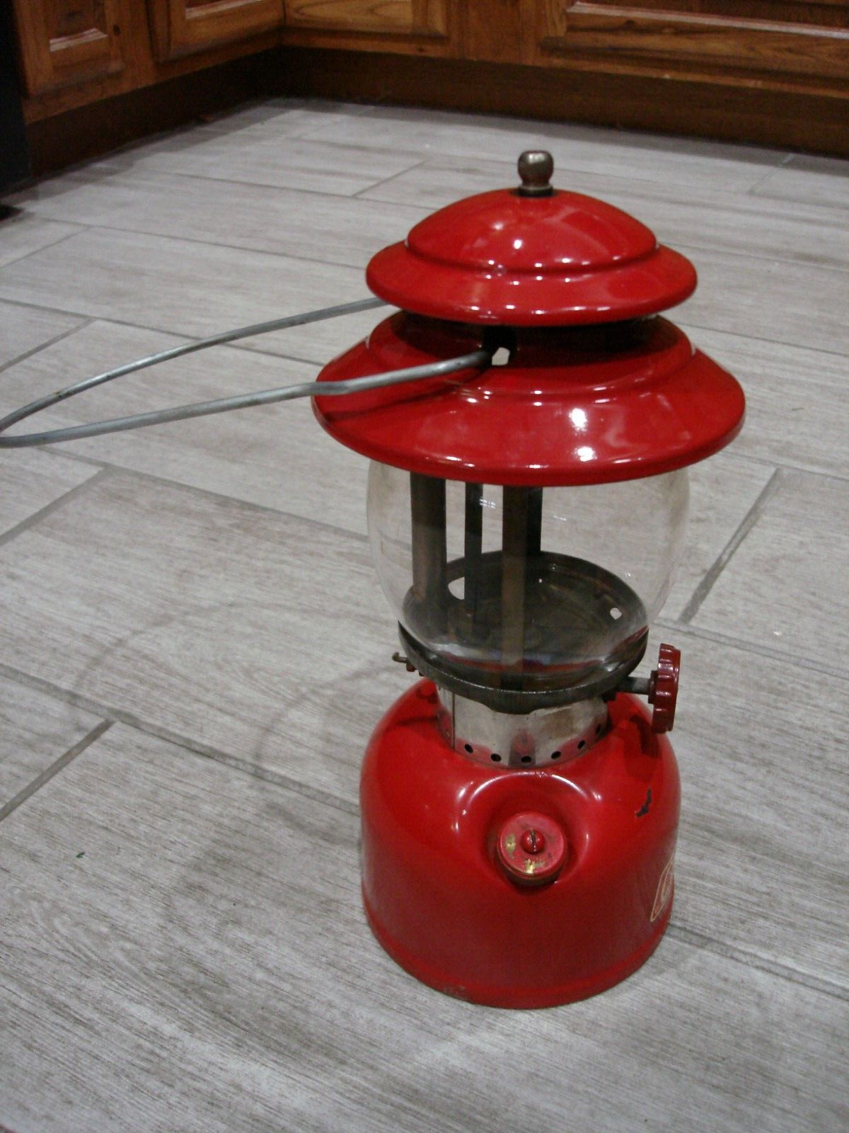 NICE 1966 11/66 RED COLEMAN 200A SINGLE MANTLE LANTERN