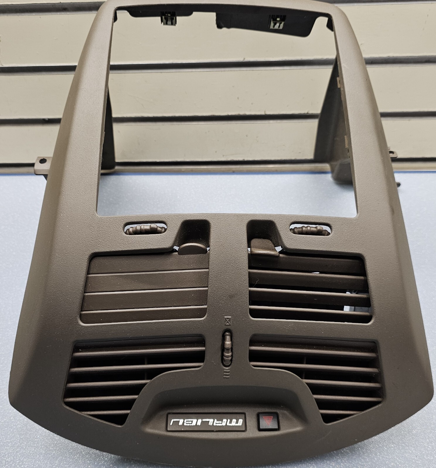 🔥04-07 Chevy MALIBU Dash Center Bezel Radio Climate Air Vents TRIM Tan B7