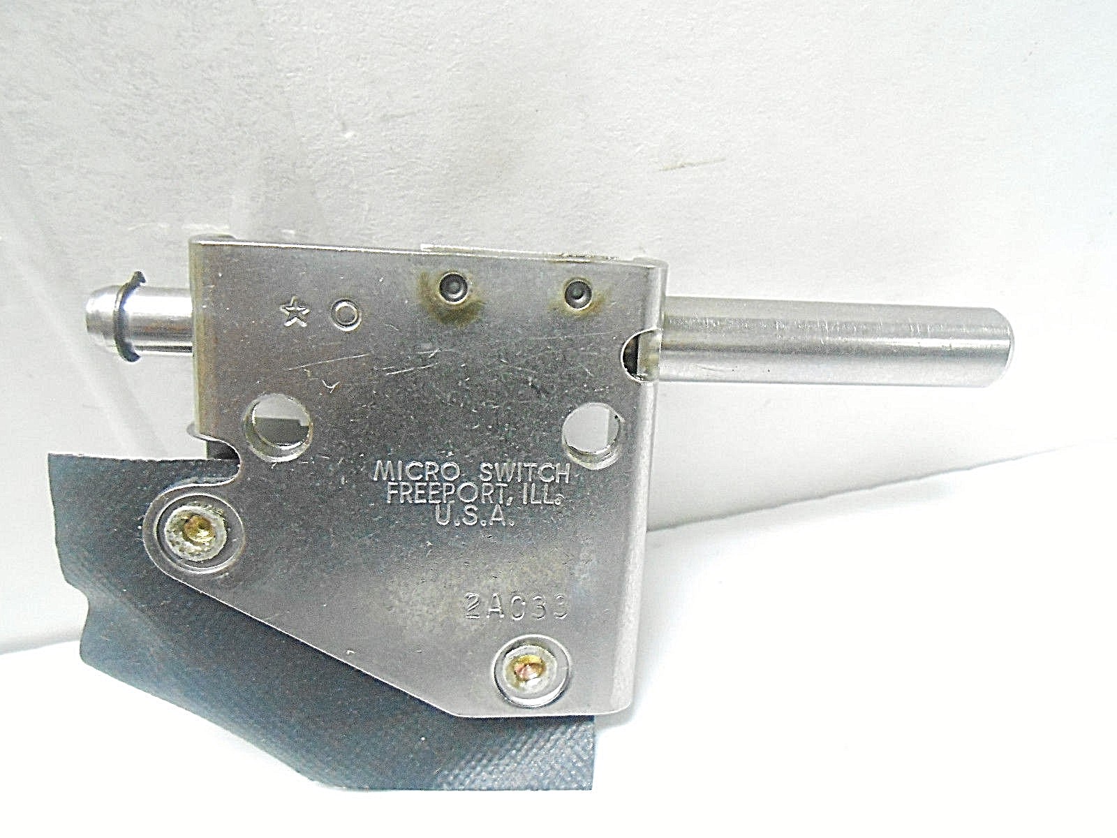 2AC33 MICROSWITCH HONEYWELL SENSITIVE SWITCH 3 TABS WITH SCREWS NEW OLD STOCK