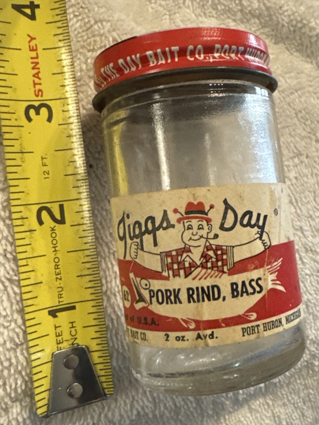 2 oz ad Fishing Bass Fort Huron Mi The Day Bait Co. Jiggs Day vtg glass jar
