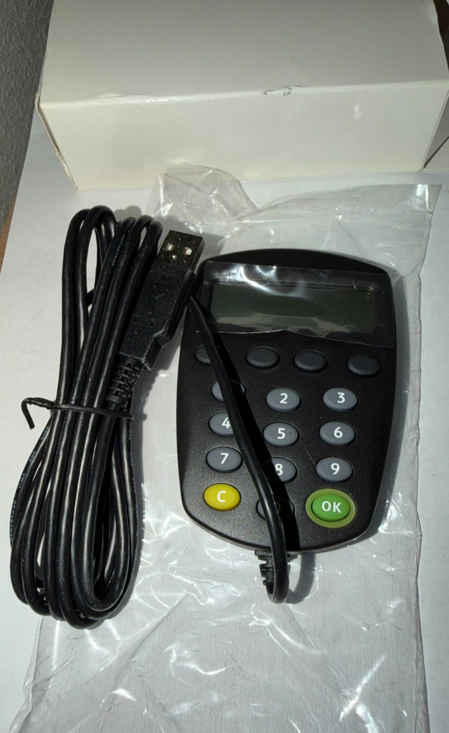 NEW IN BOX Gemalto IDBridge CT710 Smart Card Reader USB PIN Pad LCD EMV ISO7816