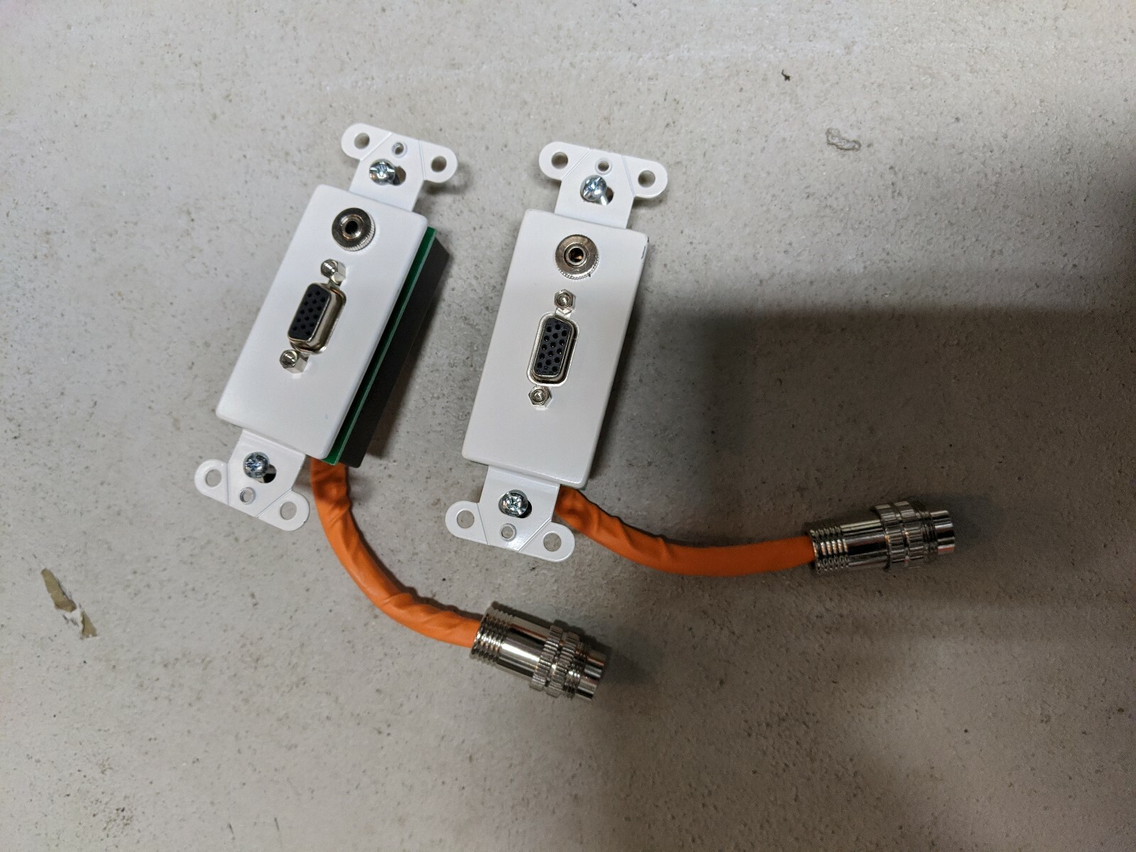 Lot of (2) new RapidRun Wall Plate HD15 VGA