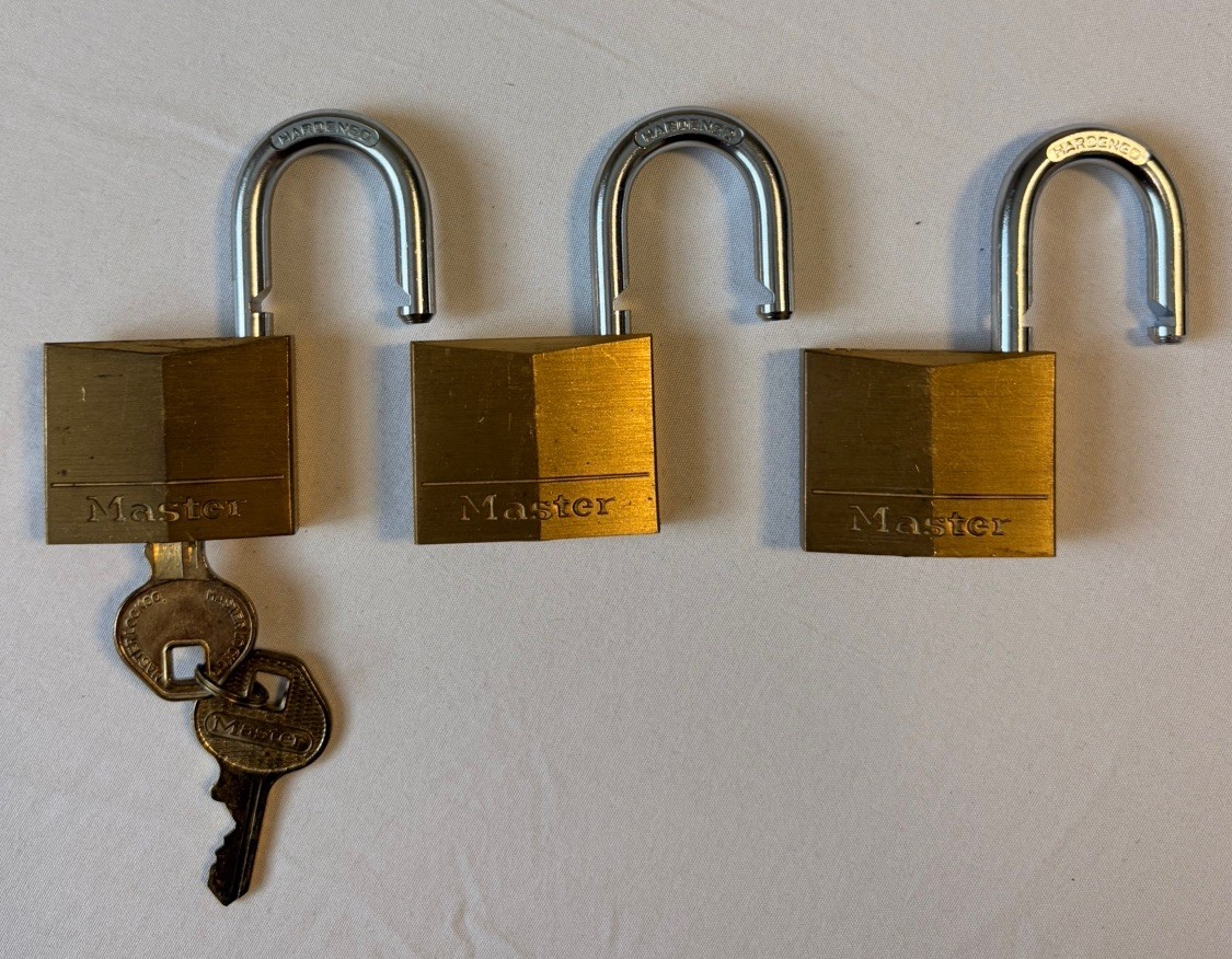 Master LOCK VAULT 140 Solid Padlocks 3 Pack Keyed-Alike Outdoor Brass w/ 2Keys