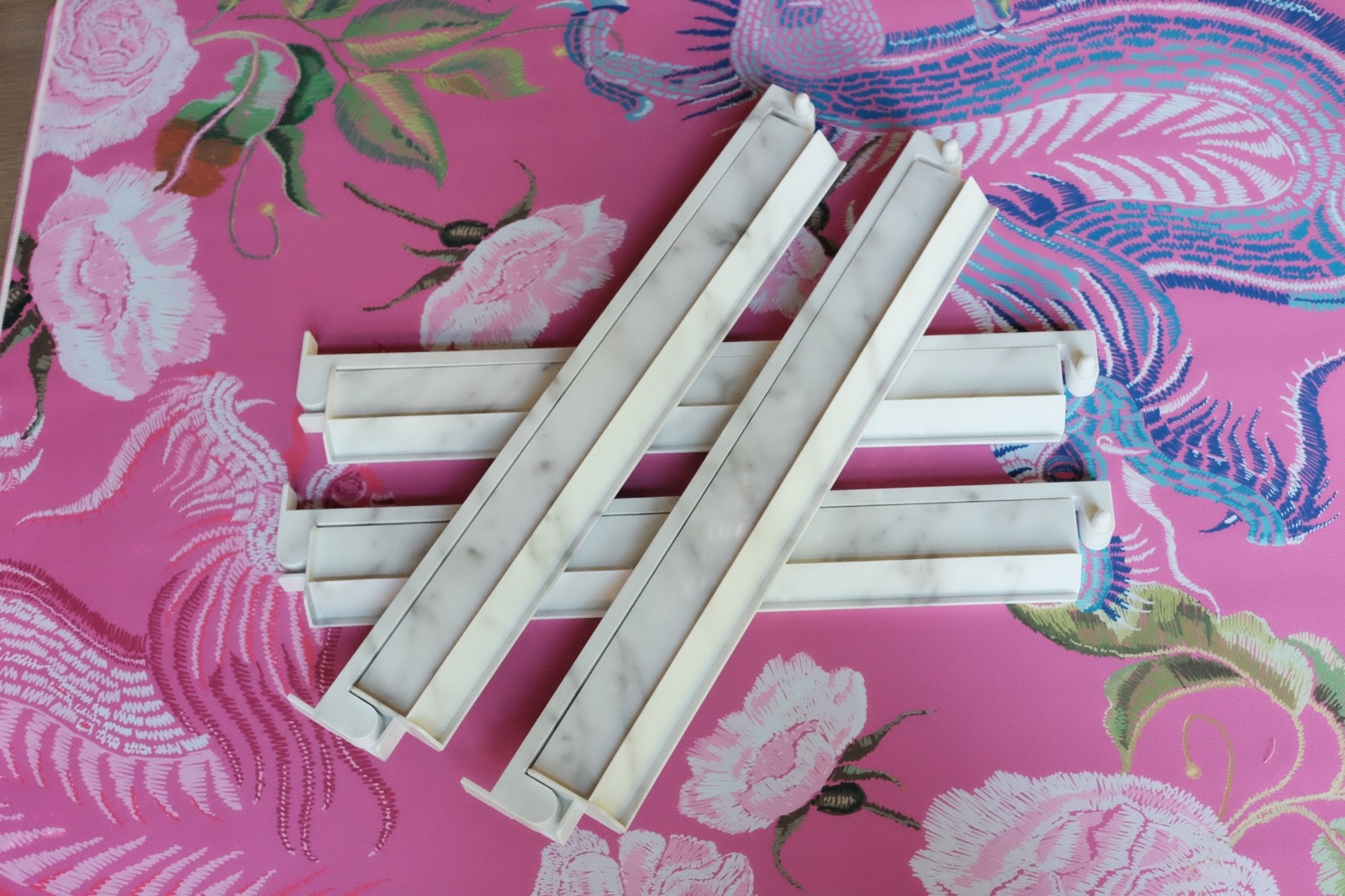 NEW! Set of 4 White Marble Acrylic Mahjong Racks & Attached Pushers 18.5"
