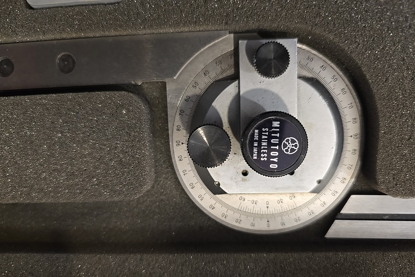 Mitutoyo Universal Bevel Protractor Model 6" Blade w/ case