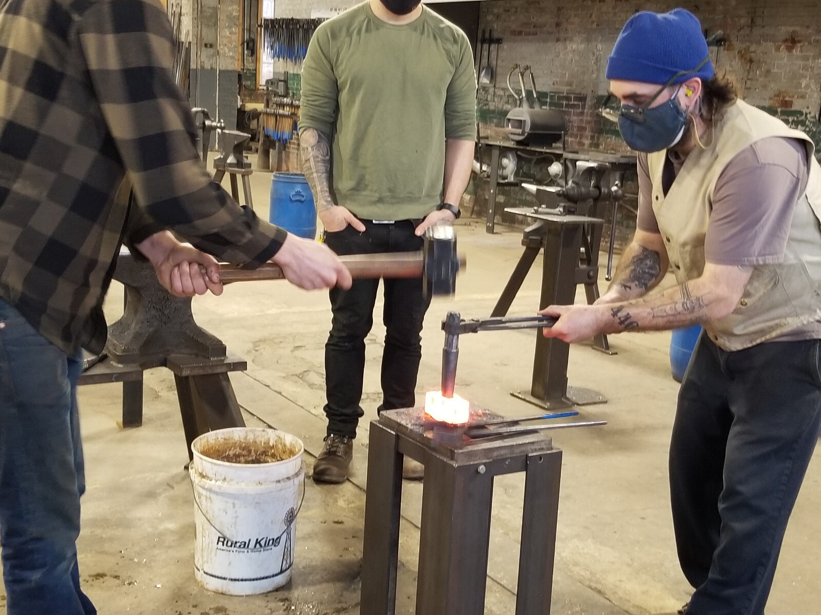 blacksmith forged rounding 3 lb hammer