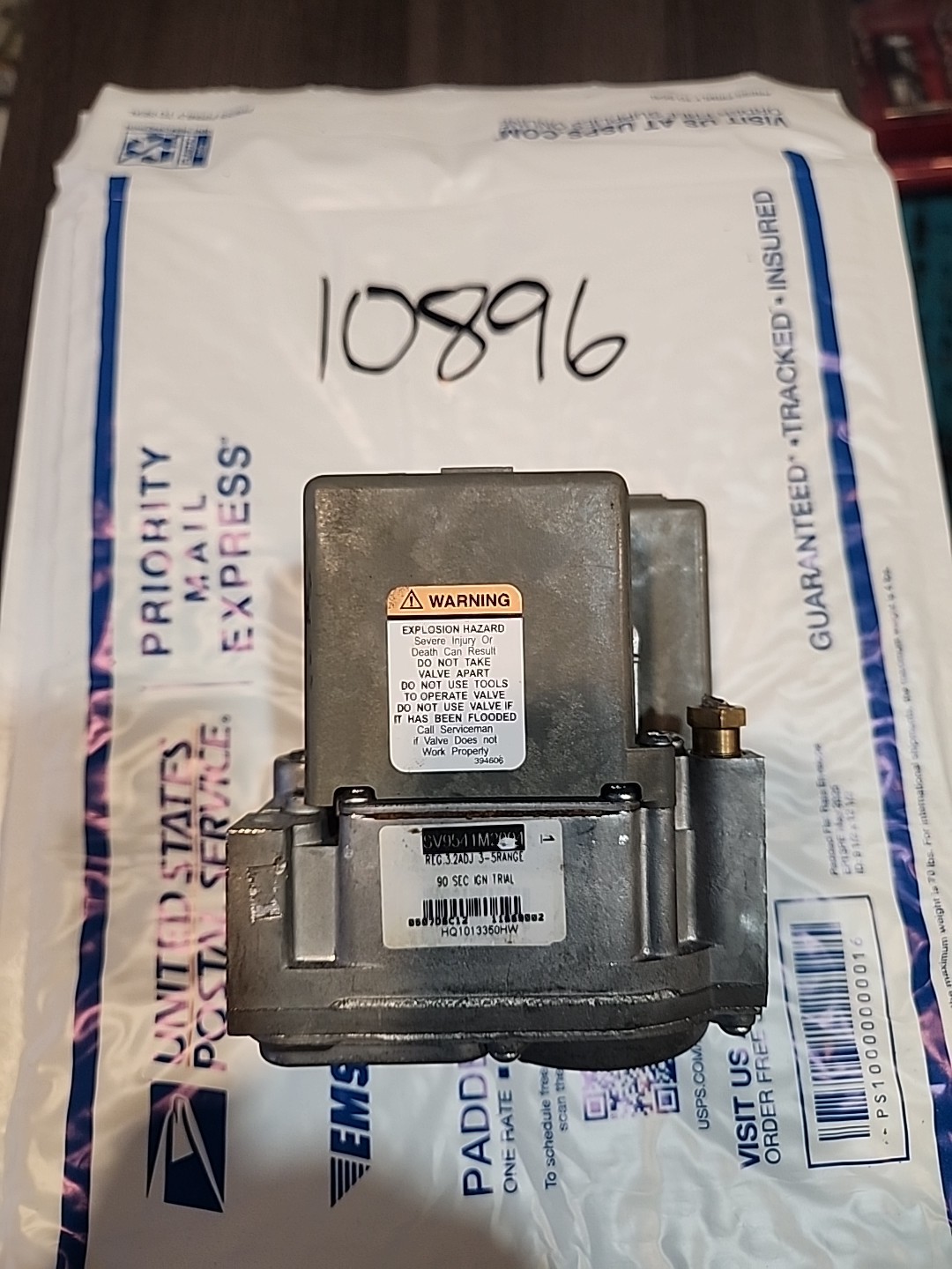 SV9541M2094 SmartValve HVAC Furnace Gas Valve HQ1013350HW. Cracked Housing. Pic