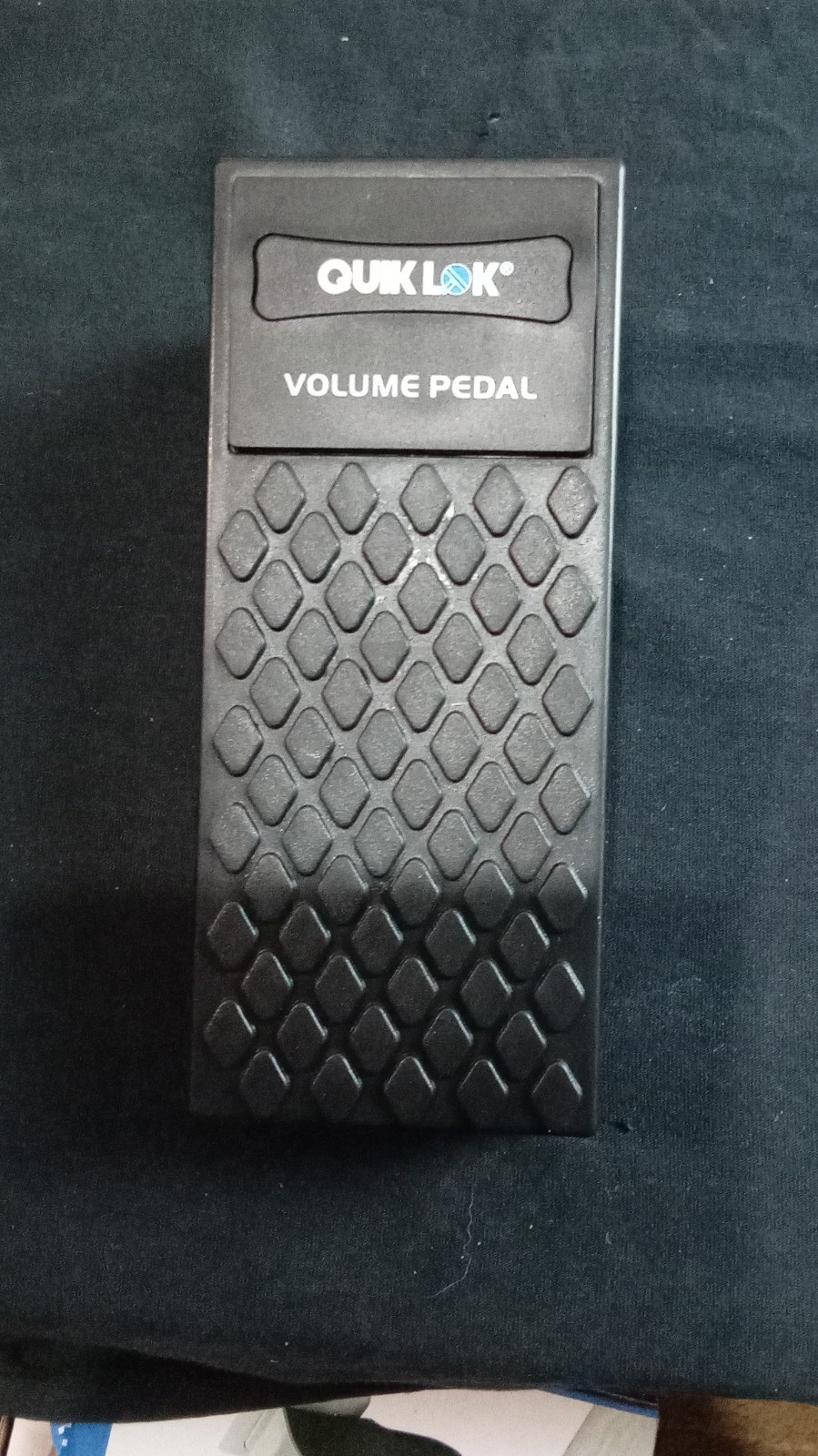 Quik Lok Analog Volume Pedal for Guitar Effects, Black