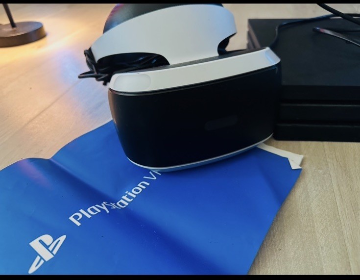 Sony PS4 PlayStation 4 Virtual Reality 1, Used & works! (PS4 NOT INCLUDED)