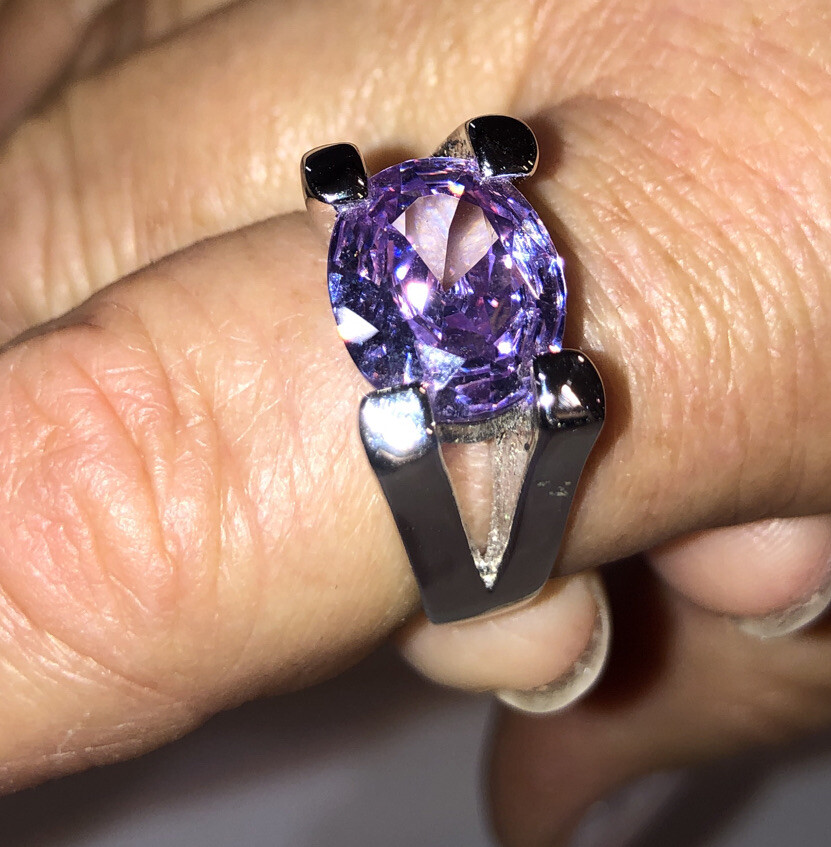925 silver ring with light purple stone size 9