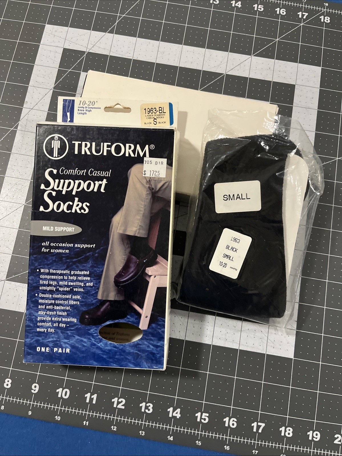 TRUFORM Comfort Casual Socks Ladies S Black 10-20 mmHg Knee High 1963-BL - New