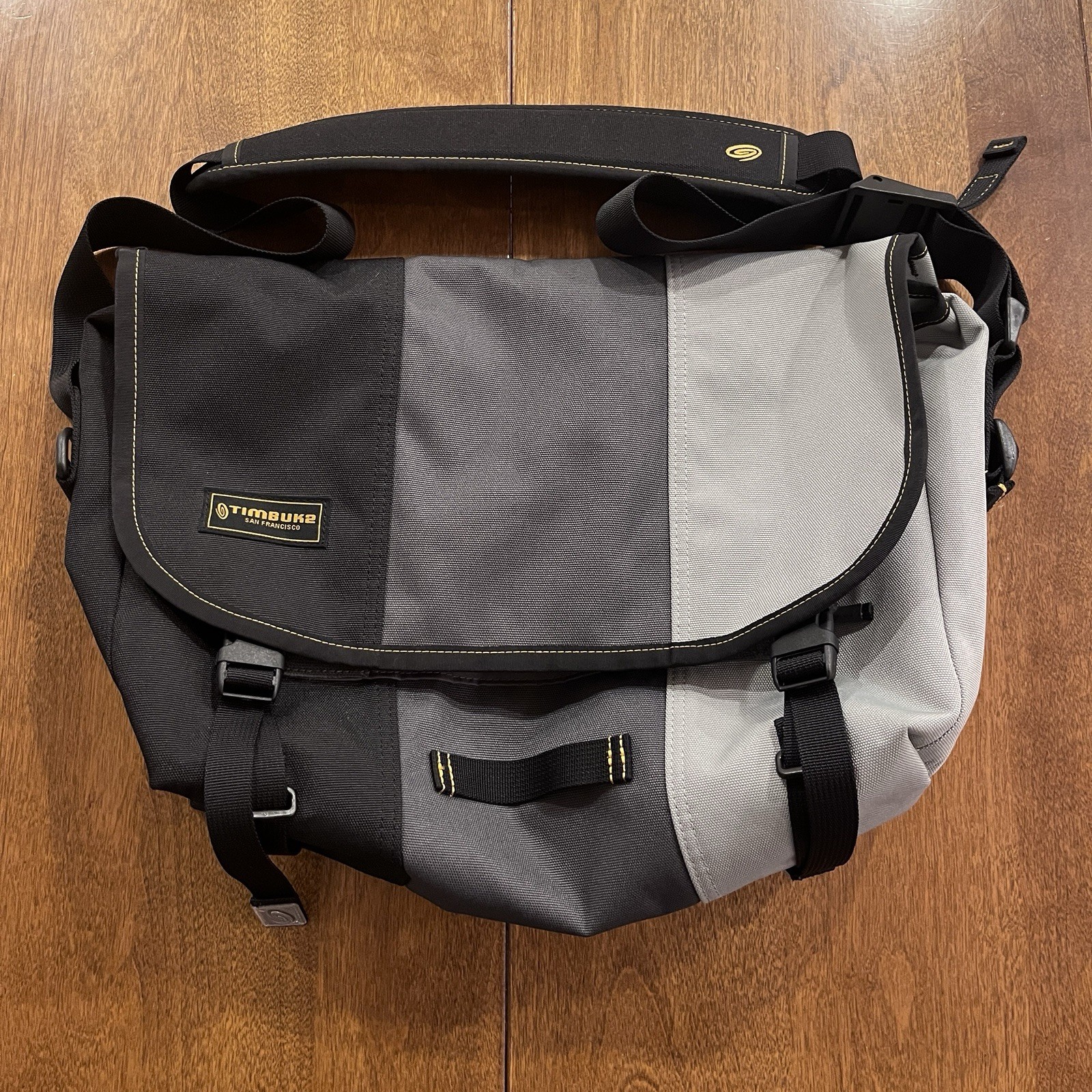 Timbuk2 Classic Messenger Bag Medium Black Grey Tri-Color Laptop Shoulder Bag