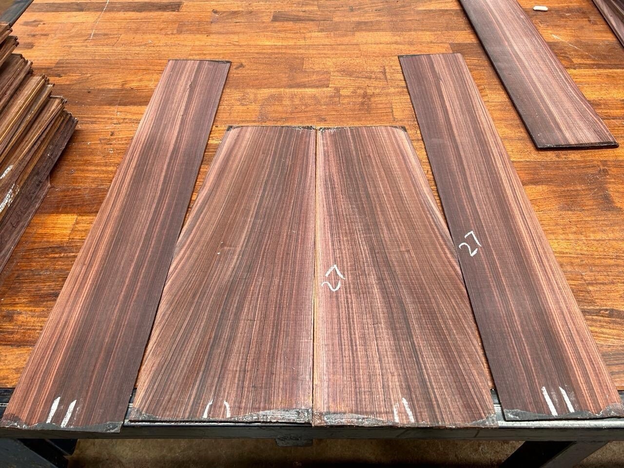 INDIAN ROSEWOOD BACK AND SIDE SET . Same Item