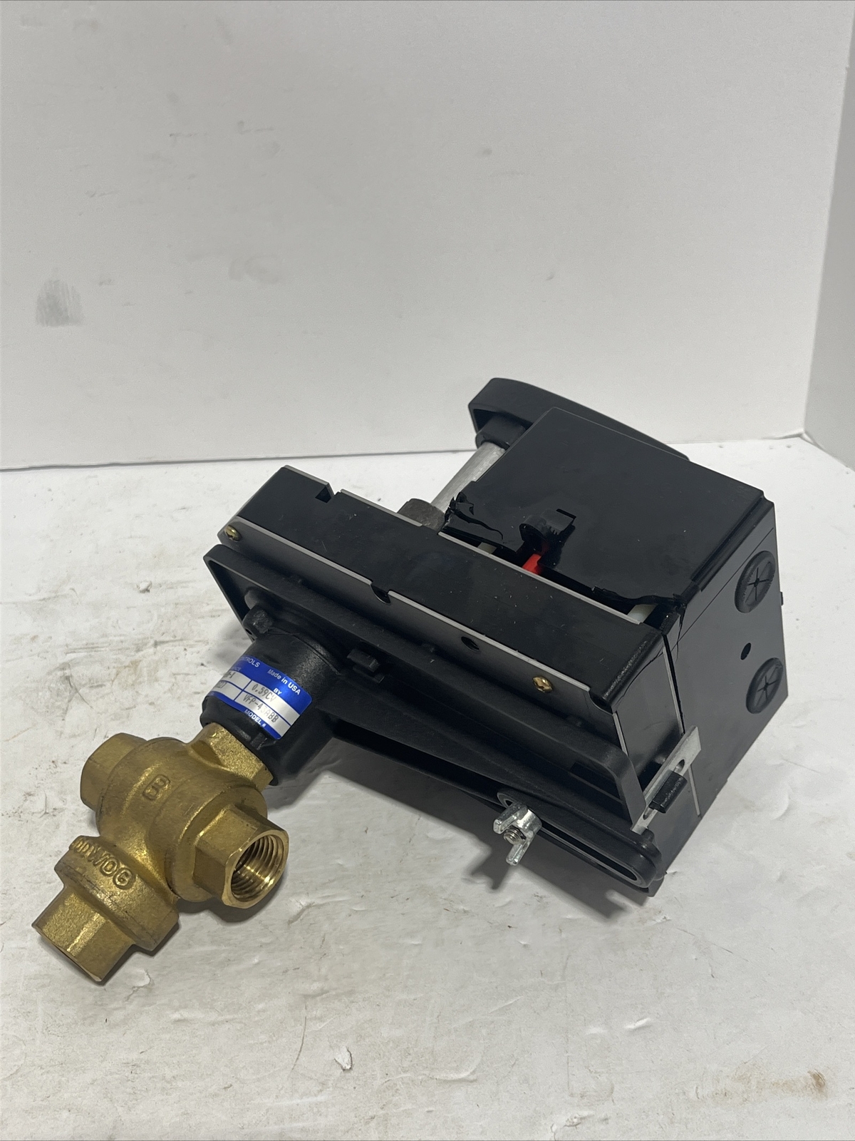Kmc Controls VFP-43ABB ACTUATOR COVER IS CRACKED