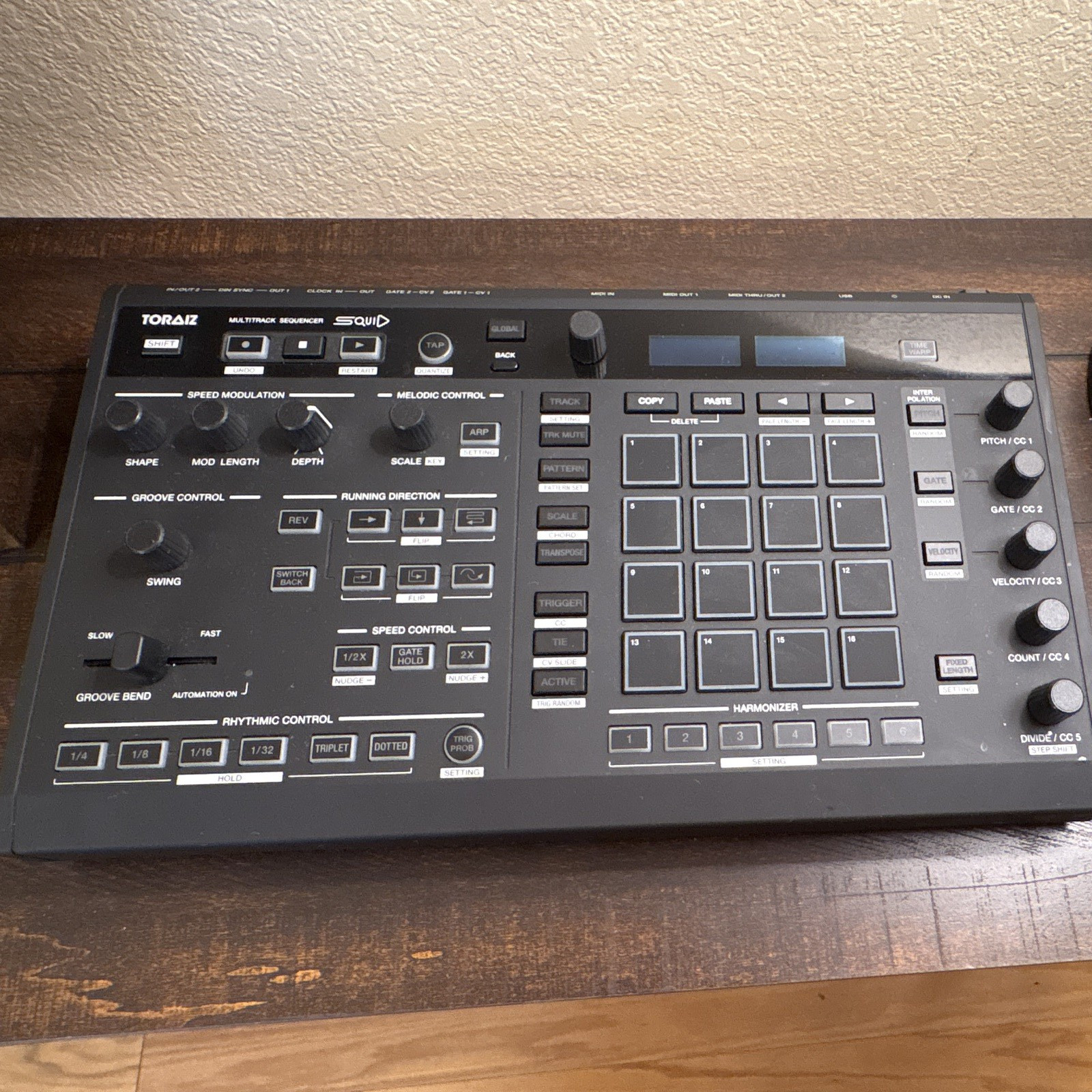 Pioneer DJ TORAIZ SQUID Tabletop Sequencer 16 Pads, MIDI/USB, Black