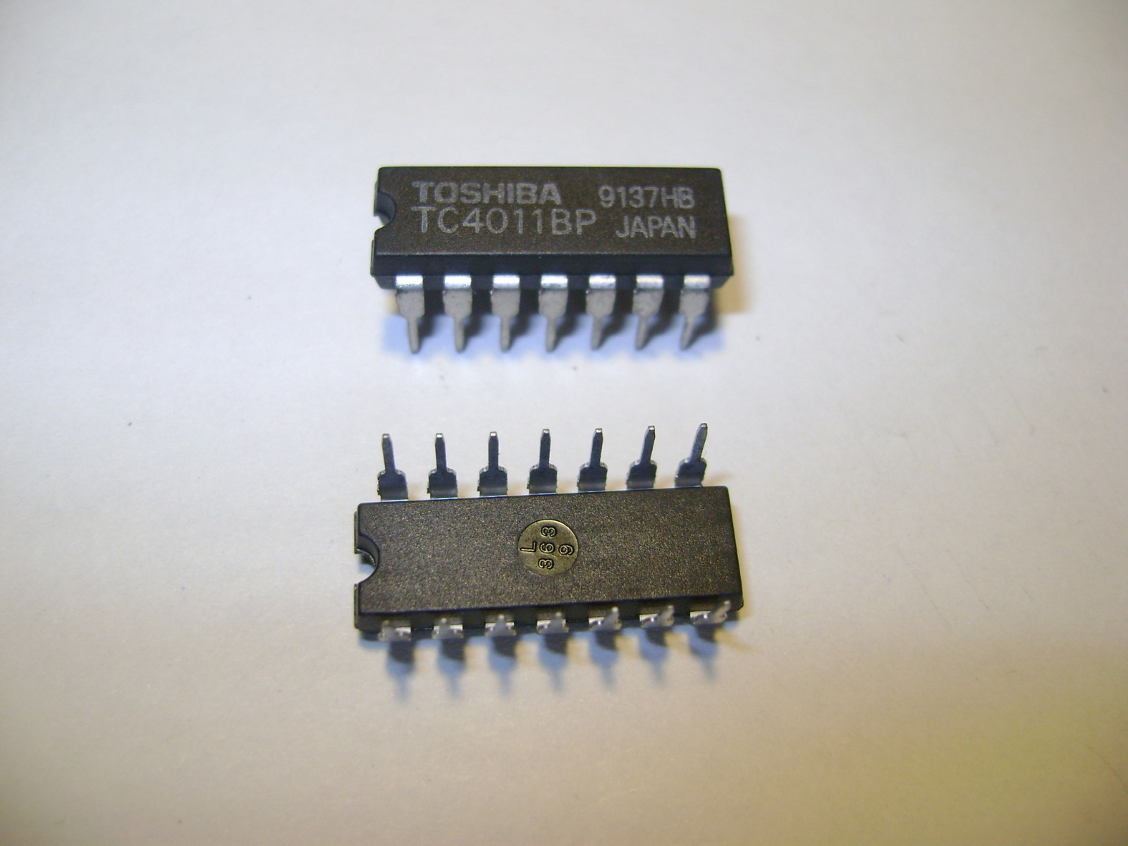 20 NEW TOSHIBA TC4011BP INTEGRATED CIRCUIT IC CHIP SHIPS FROM USA DR8