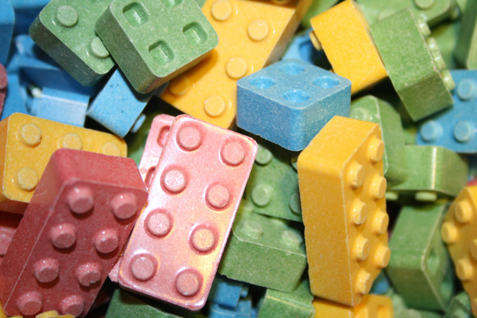 EDIBLE CANDY BLOX/BLOCKS, DELICIOUS AND FUN-1/2LB