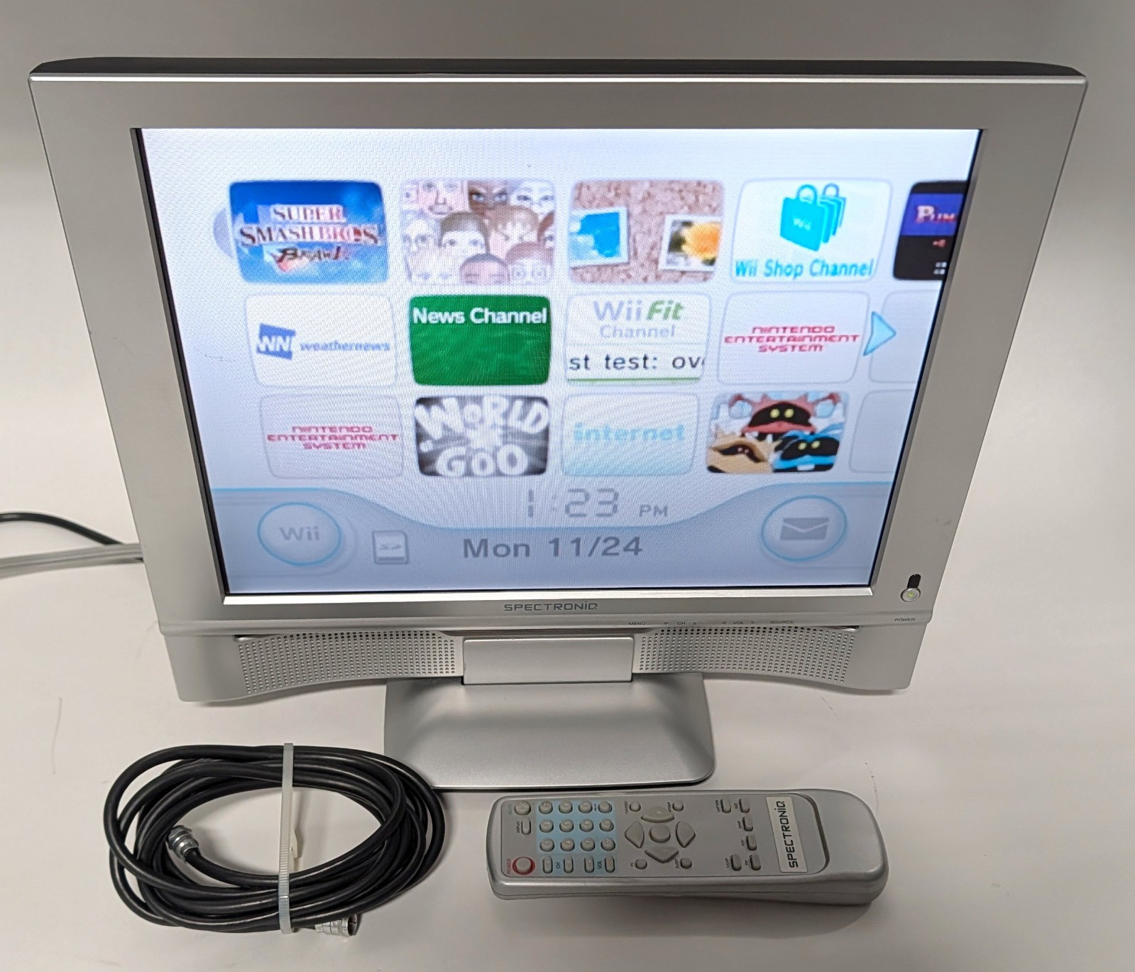 Spectroniq PLTV-1530A 15" Retro Gaming LCD TV & Monitor w/ VGA S-Video Composite
